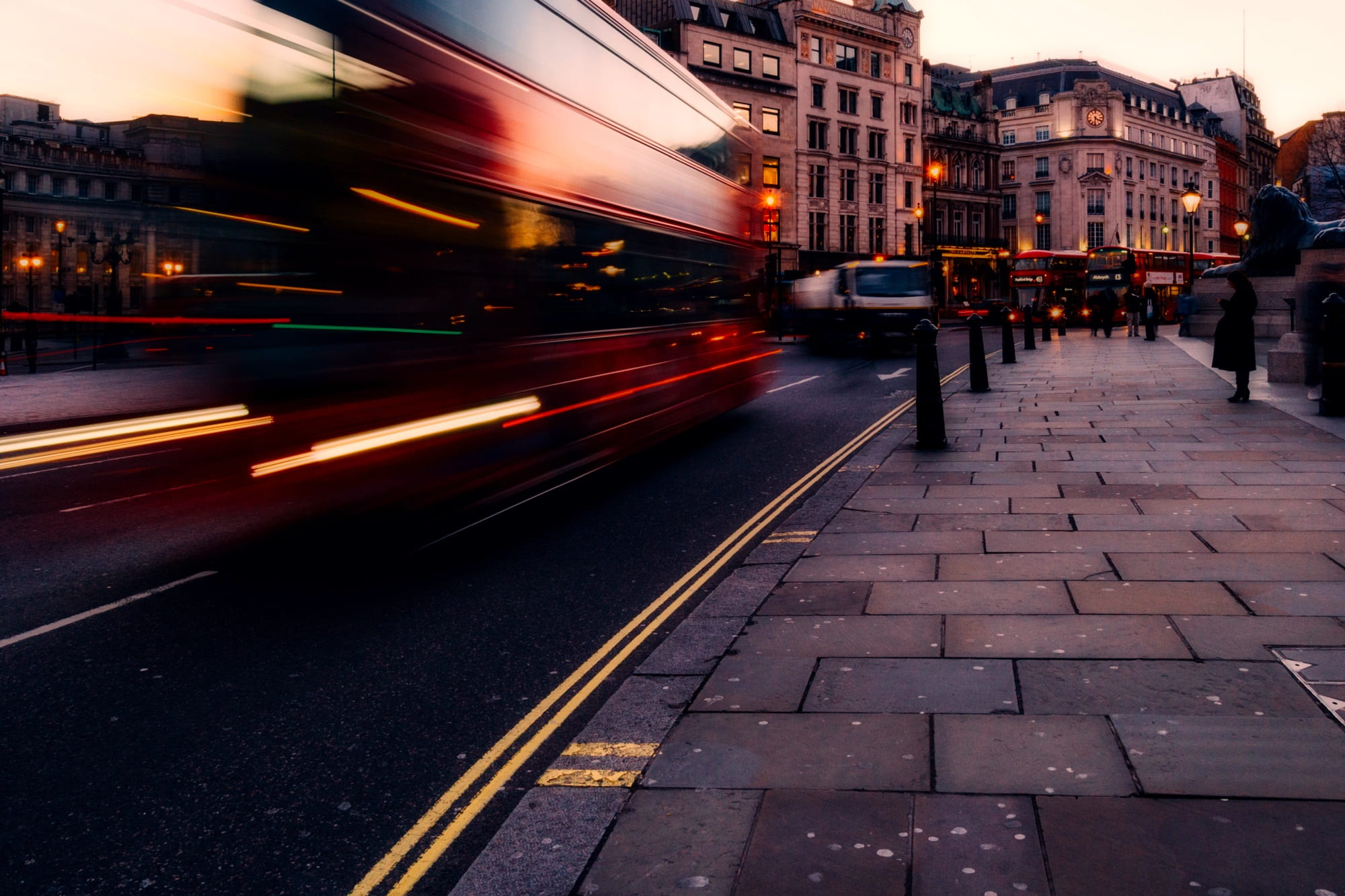 architecture, england, public transportation, city, bus, photo, building exterior, buses, mode of transportation, lights, 1080P, road, cars, speed, blurred motion, HD Wallpaper