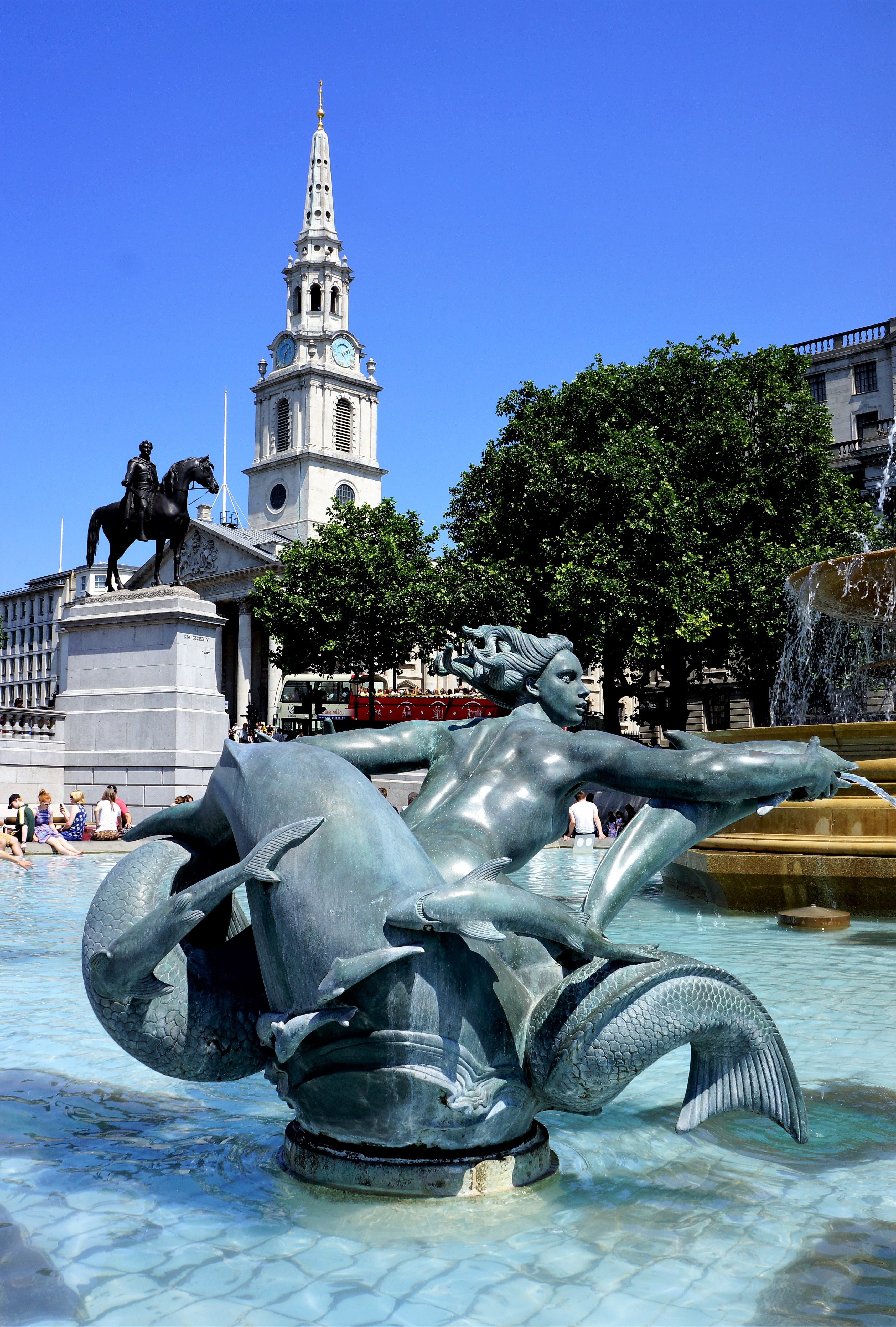 london, city, travel destinations, blue, british, statue, trafalgar, square, architecture, animal themes, animal wildlife, water, landmark, vertebrate, Phone HD Wallpaper