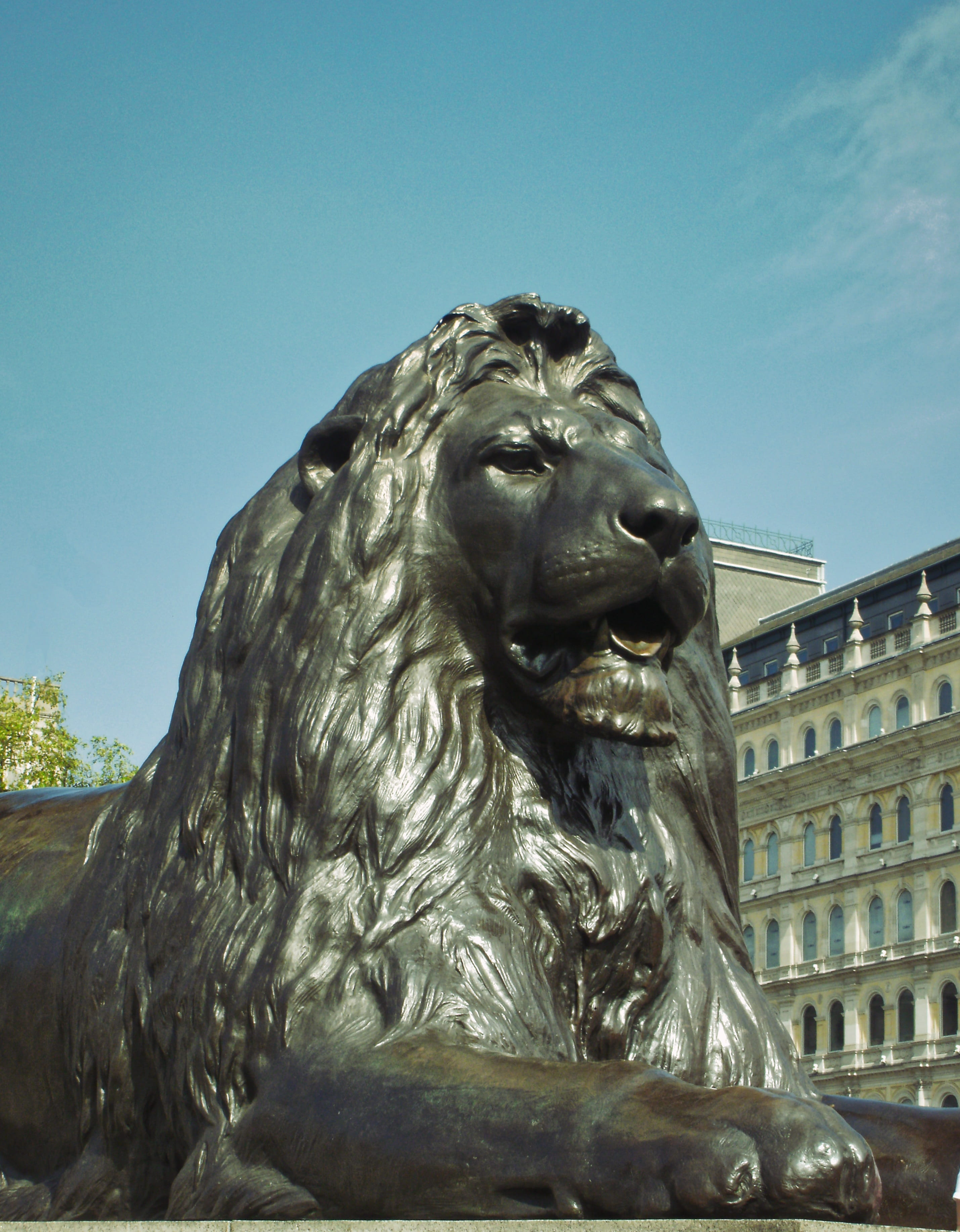 nature, lion - feline, art, lion, art and craft, representation, bronze, artwork, history, creativity, statue, bronze statue, 2K, low angle view, building exterior, Phone HD Wallpaper