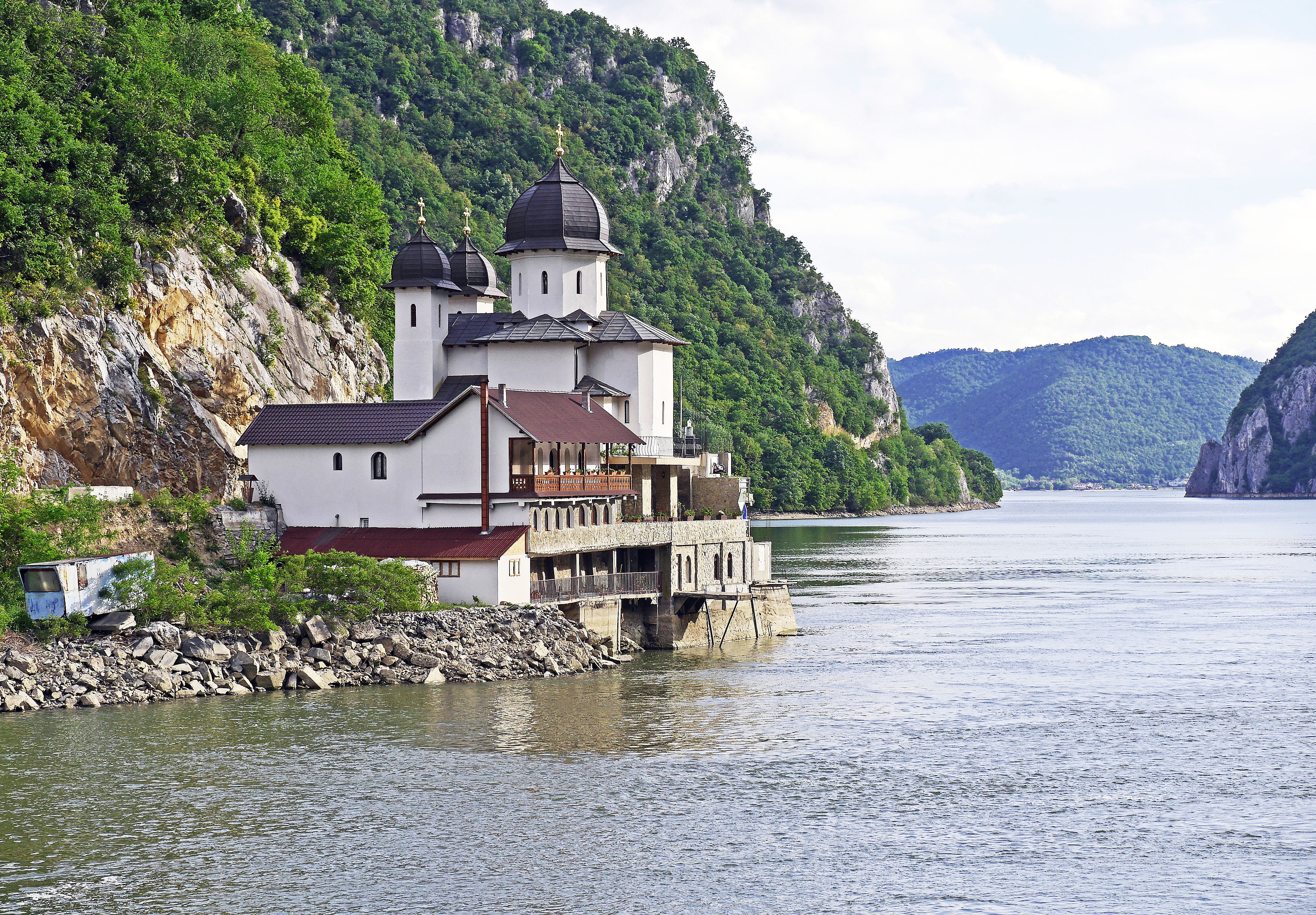 orthodox, bottleneck, cloud - sky, one-way traffic, rock, tree, architecture, monastery, südkarparten, nature, day, romania, nunnery, serbia, water, white, HD Wallpaper