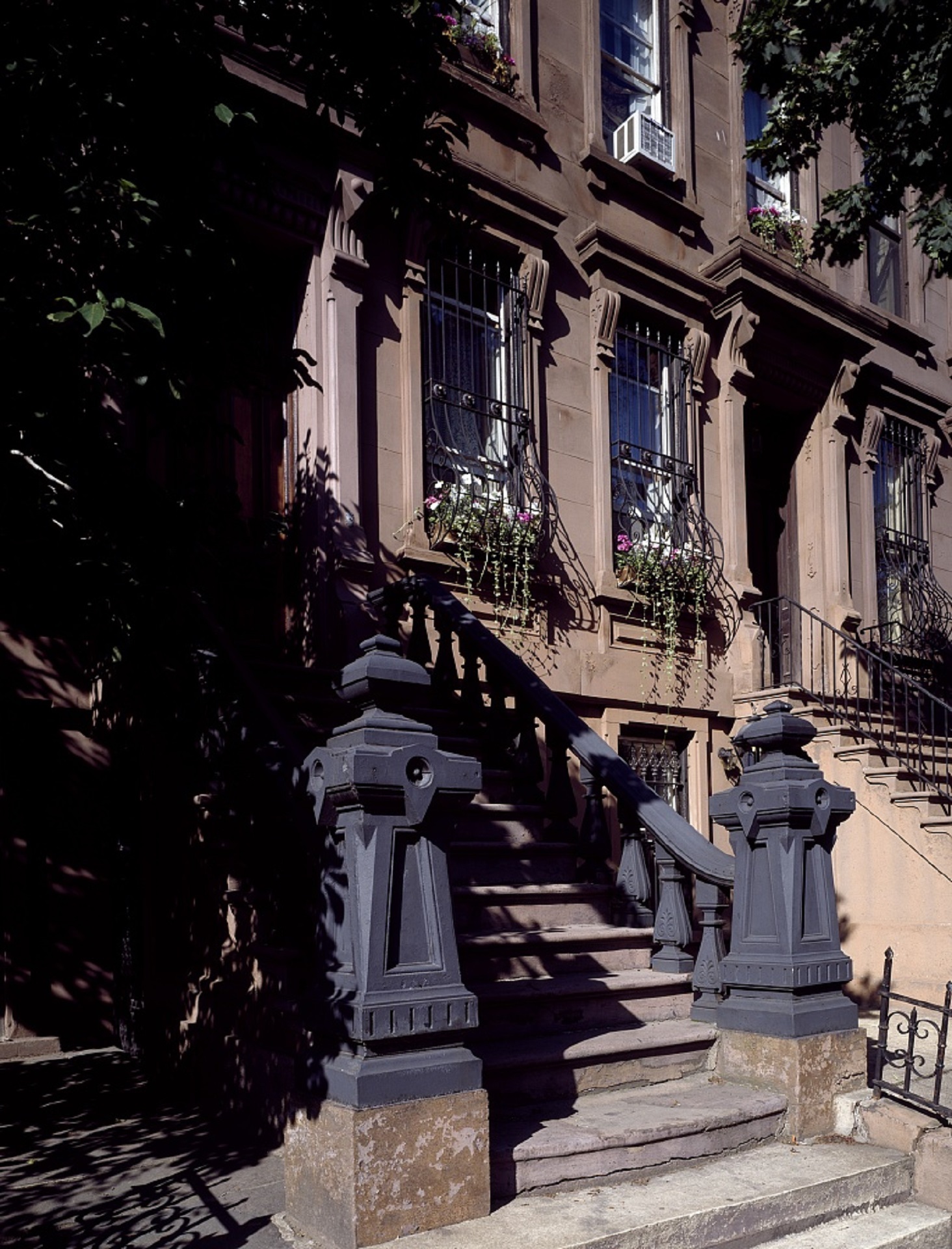city, architecture, day, concrete, home, outdoors, sculpture, brownstone, art and craft, nature, building, built structure, steps and staircases, apartment, Phone HD Wallpaper