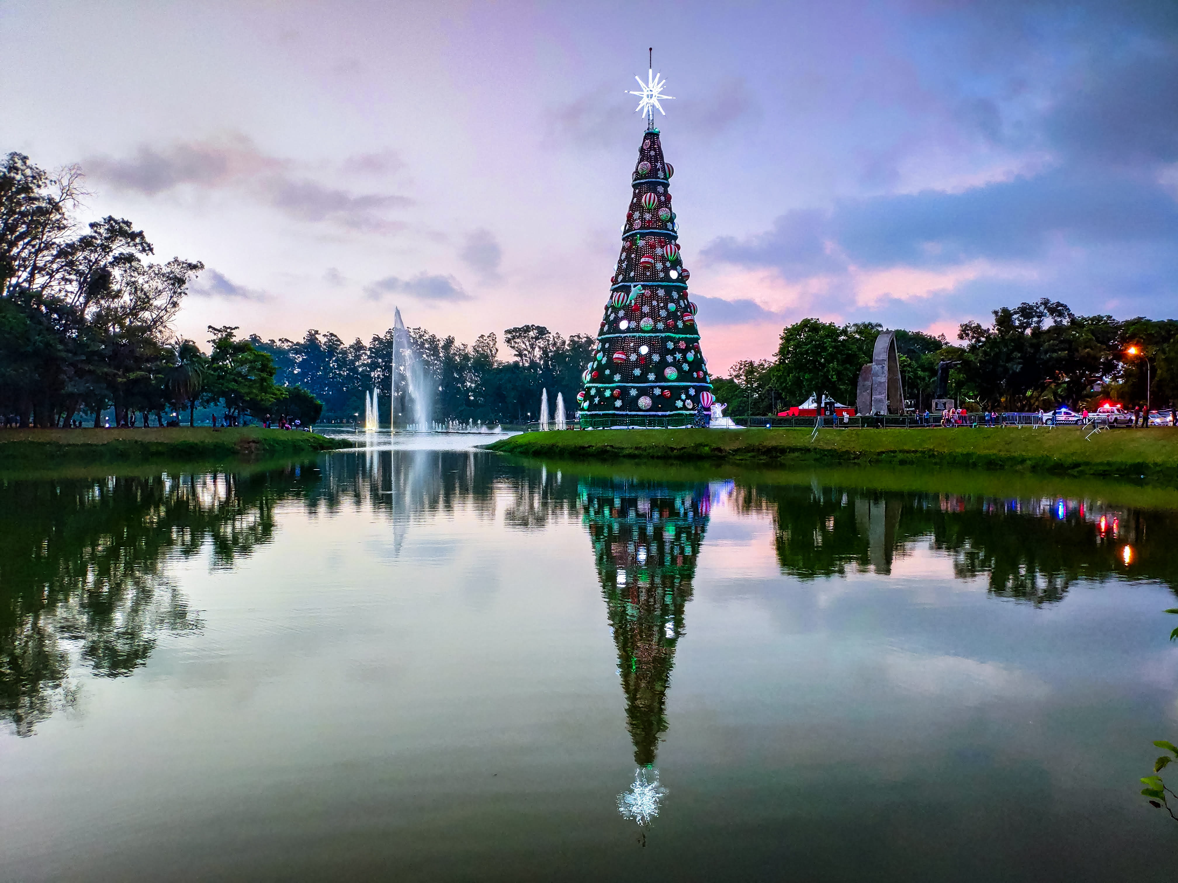 lawn, lake, reflection, building exterior, travel destinations, land, conifer, built structure, waterfront, fir, park, cloud - sky, daytime, plant, cloudy, HD Wallpaper