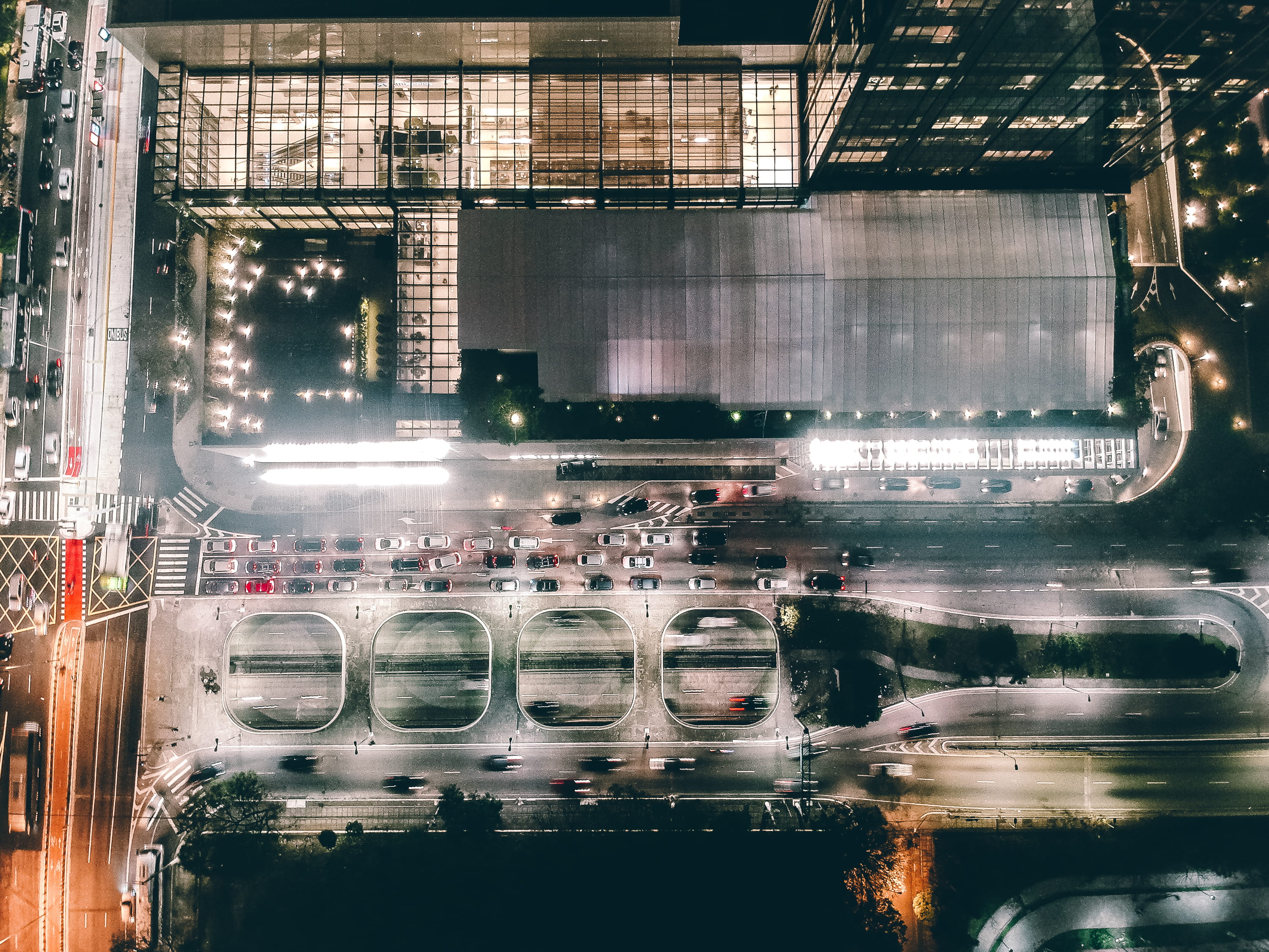 av. pres. juscelino kubitschek, landscape, aerial view, land vehicle, convention center, train - vehicle, intersection, illuminated, built structure, brazil, HD Wallpaper