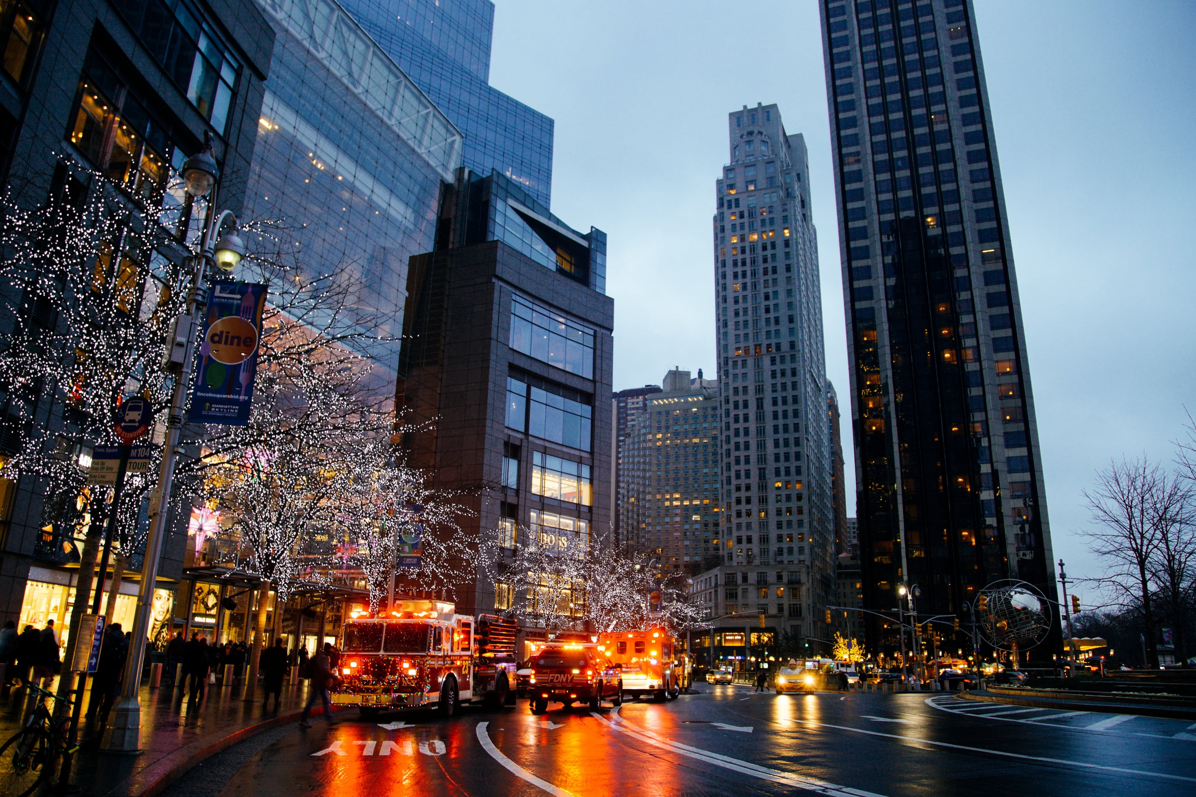 midtown Manhattan, road, manhattan - New York City, people, no people, financial district, building, traffic, street Light, urban Scene, color, assorted, HD Wallpaper