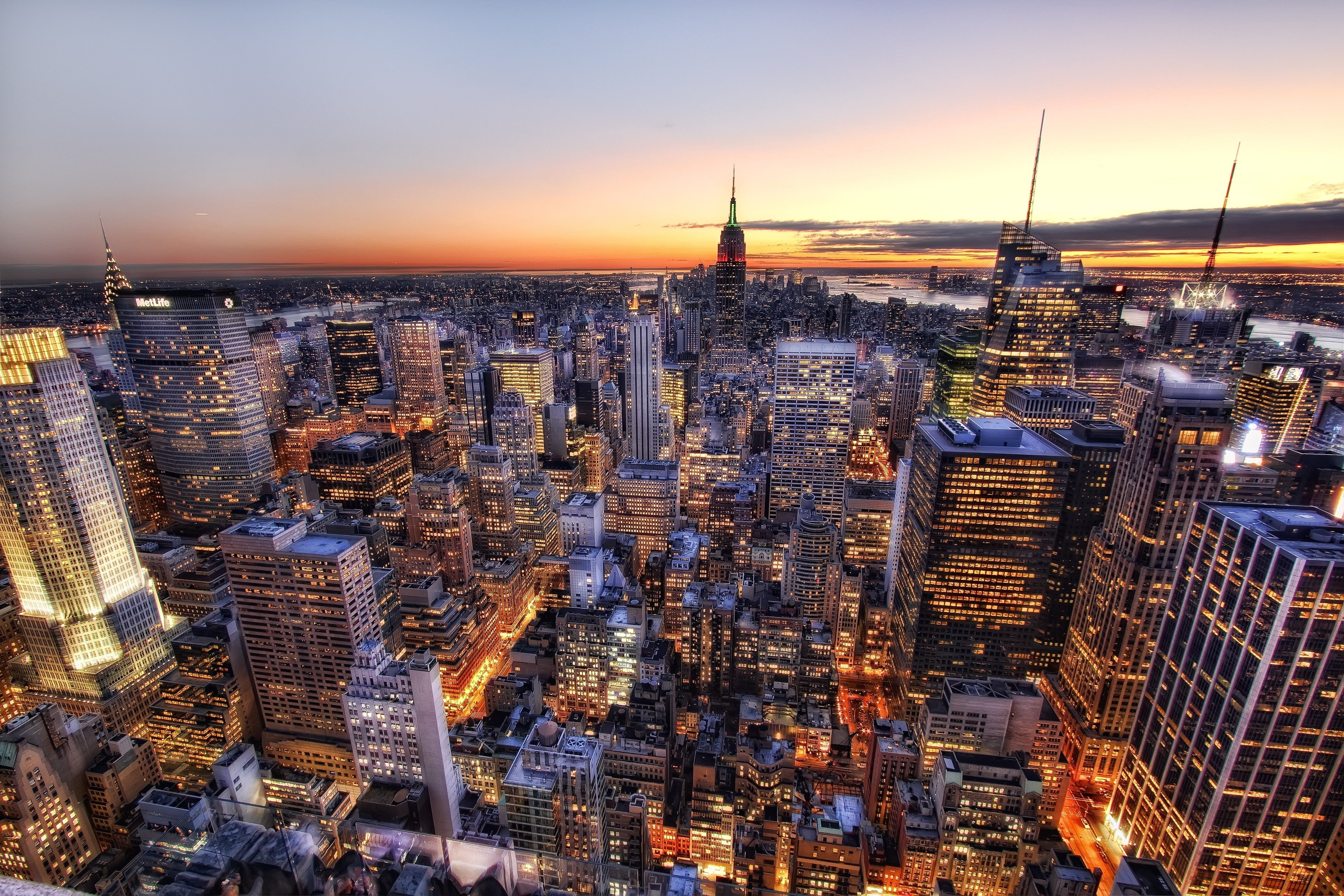 USA, crowd, office building exterior, sky, illuminated, architecture, 4K, skyscraper, built structure, sunset, Empire State Building, spire, tower, tall - high, HD Wallpaper