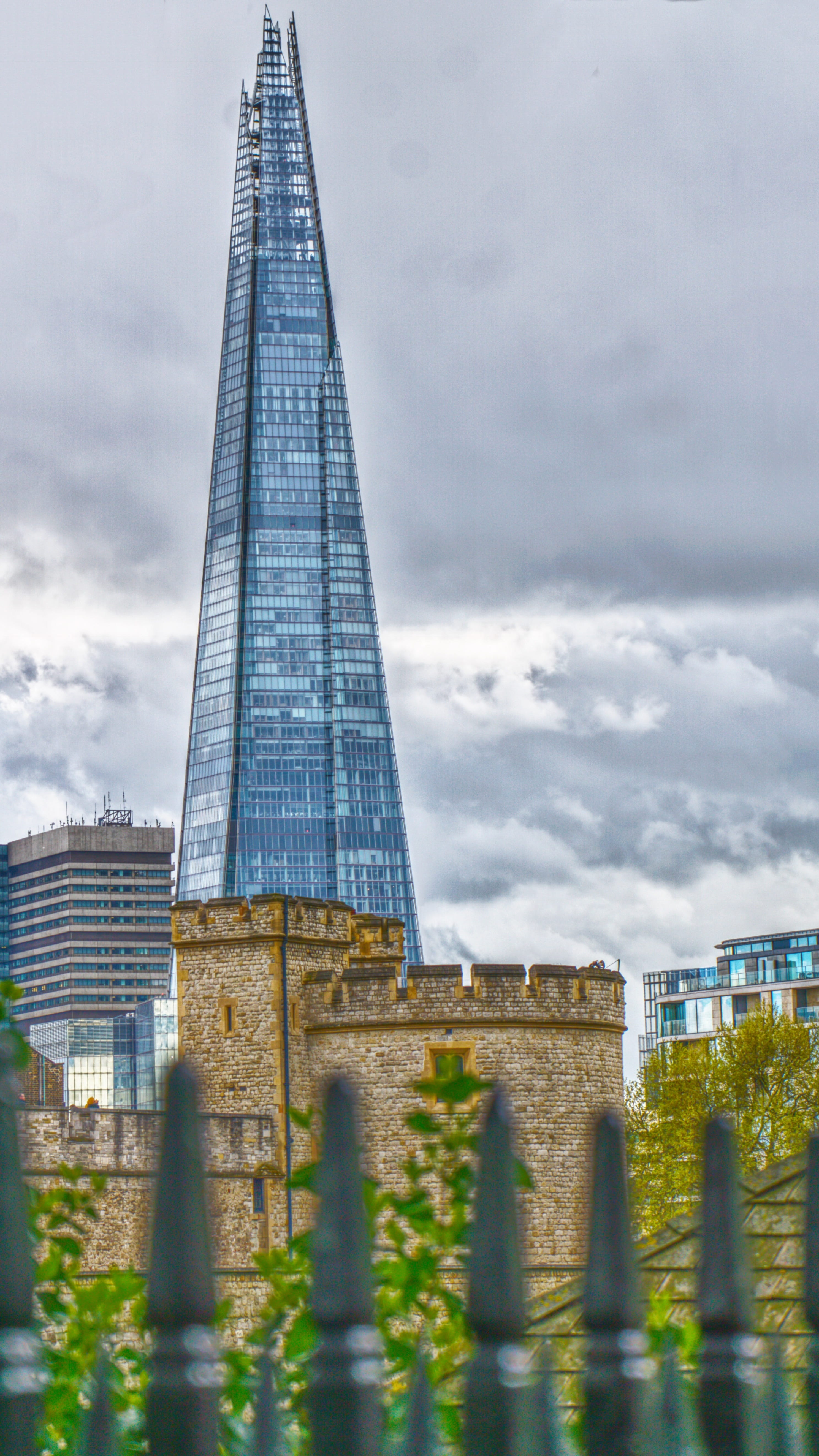 tall - high, tower hill, buidings, day, tower, sky, united kingdom, cloud - sky, london, tourism, london tower, built structure, travel destinations, 5K, Phone HD Wallpaper