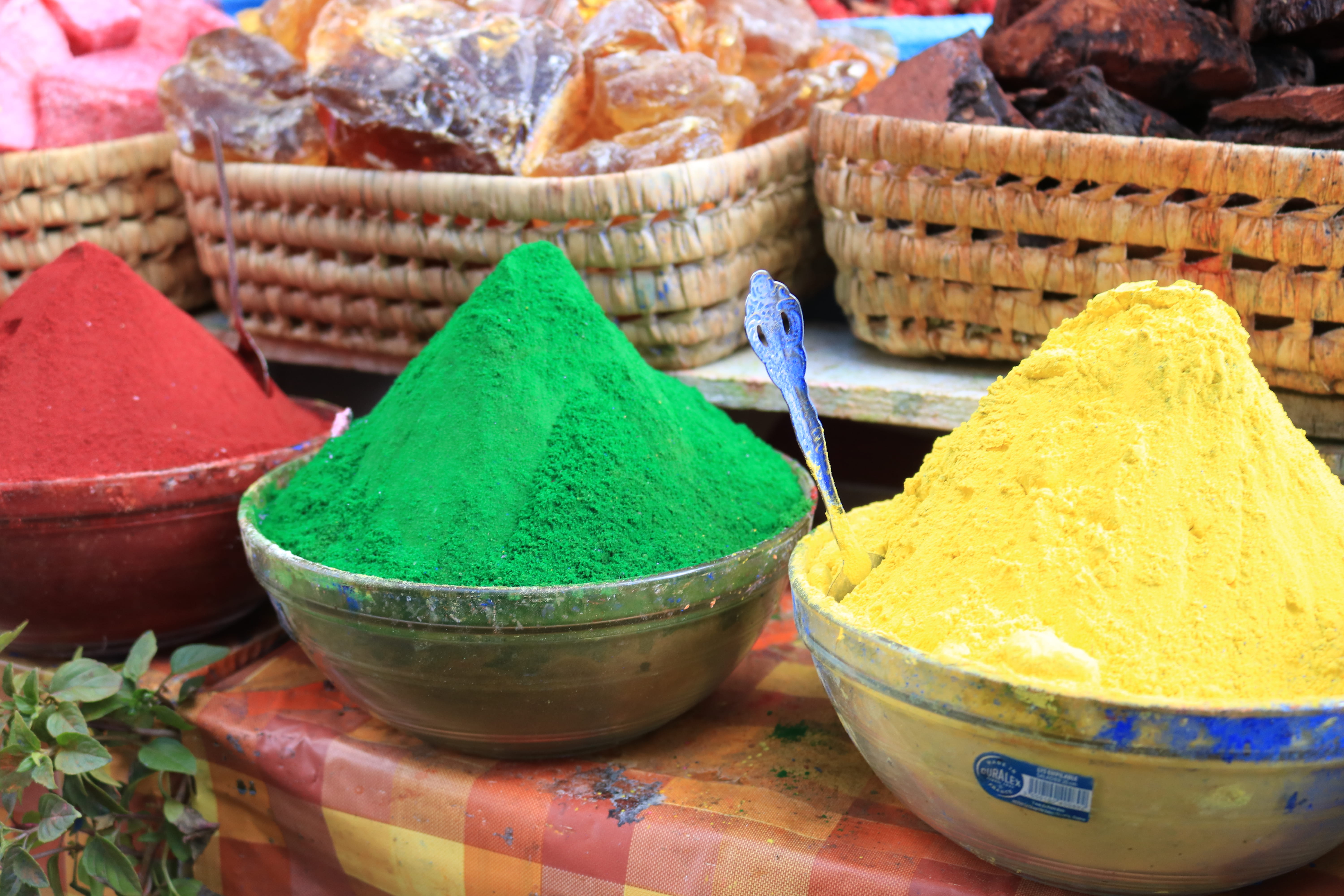 close-up, retail, day, green, powder, spoon, cutlery, stacks, marrakech, yellow, temptation, bakery, still life, variation, herbs, food and drink, choice, HD Wallpaper