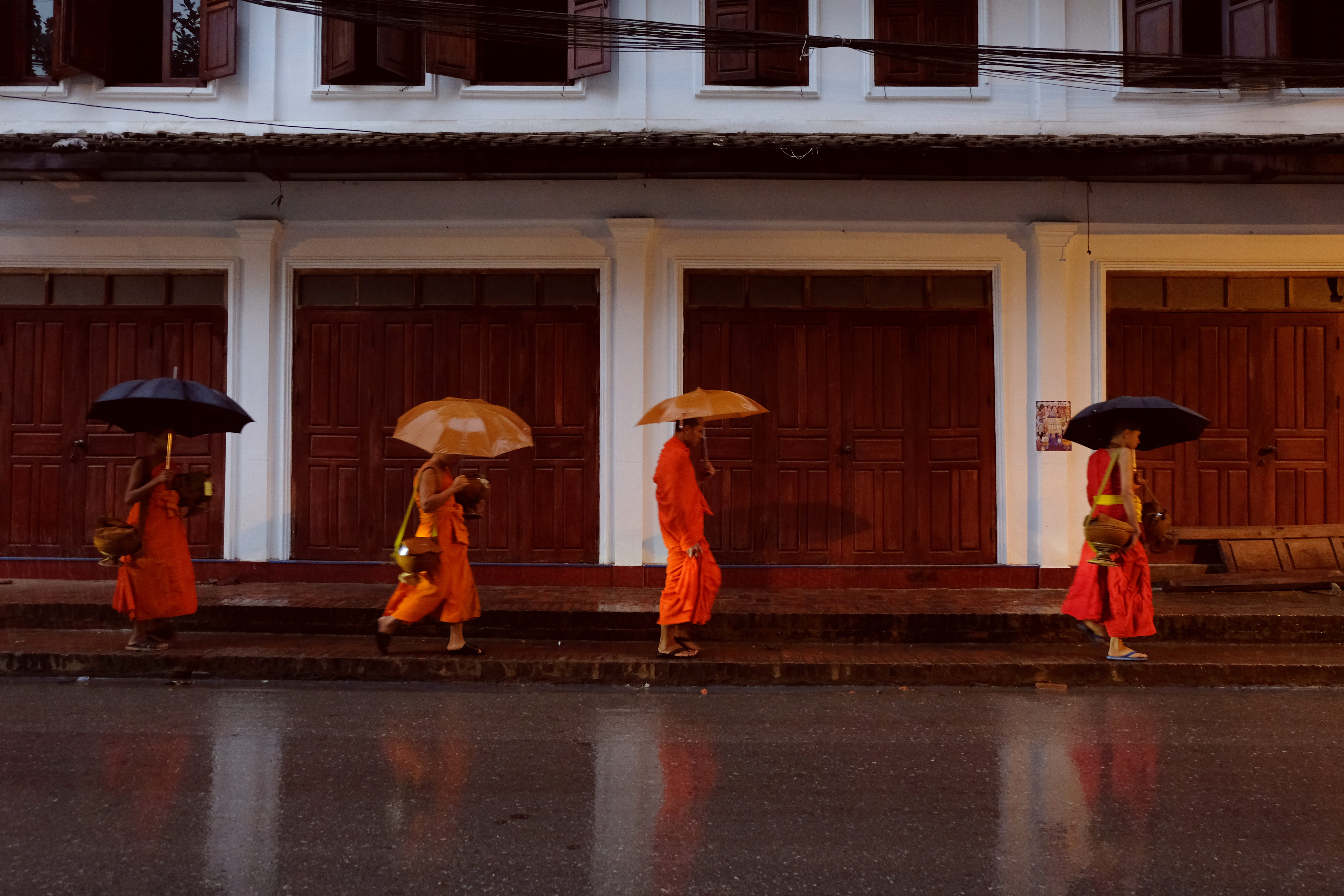 outdoors, group of people, women, 5K, luang prabang, city, wet, adult, water, walking, rainy season, building, building exterior, aec, architecture, traditional clothing, HD Wallpaper