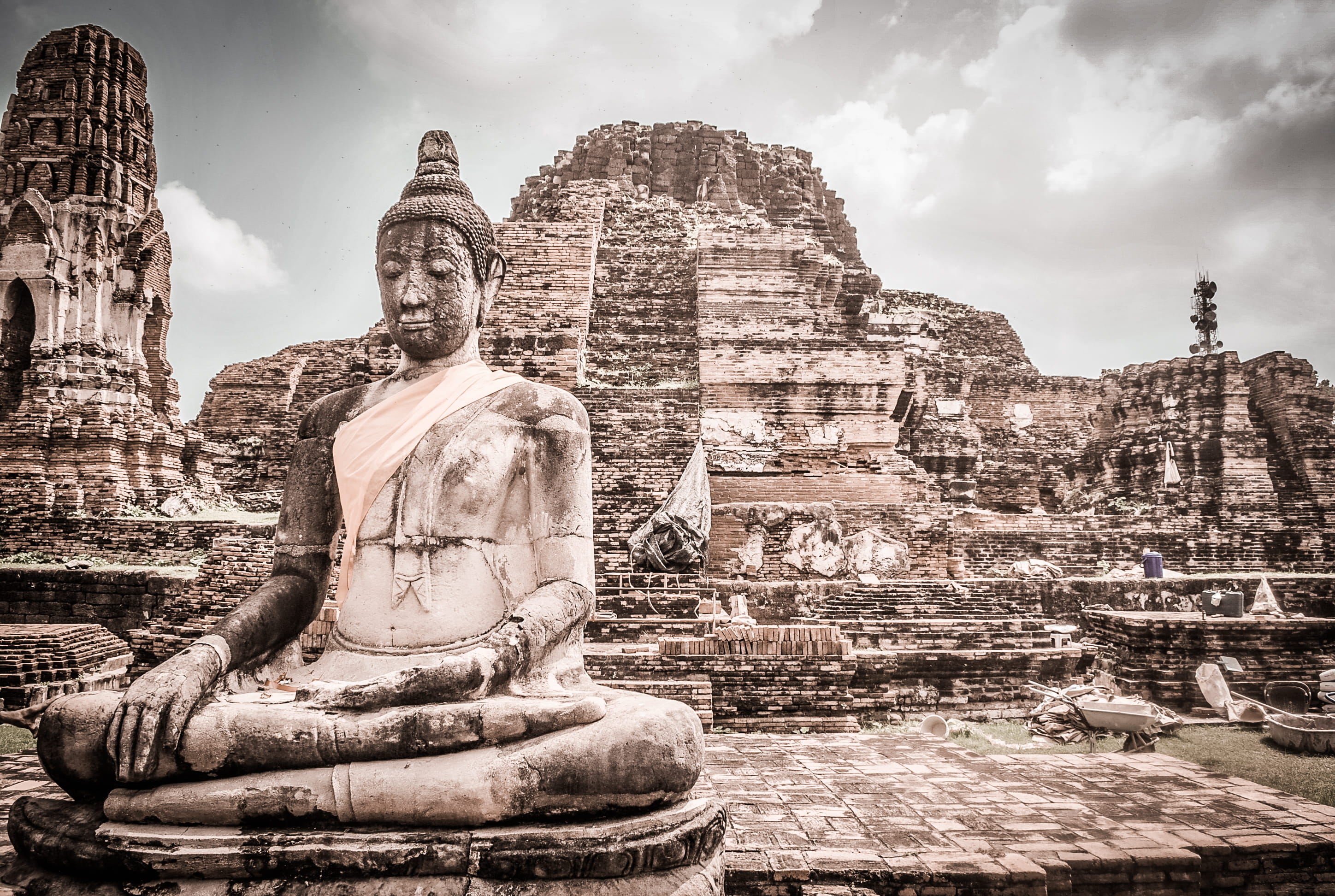 thailand, built structure, representation, buddhism, outdoors, 2K, idol, ruined, place of worship, no people, belief, statue, building, the past, bangkok, HD Wallpaper