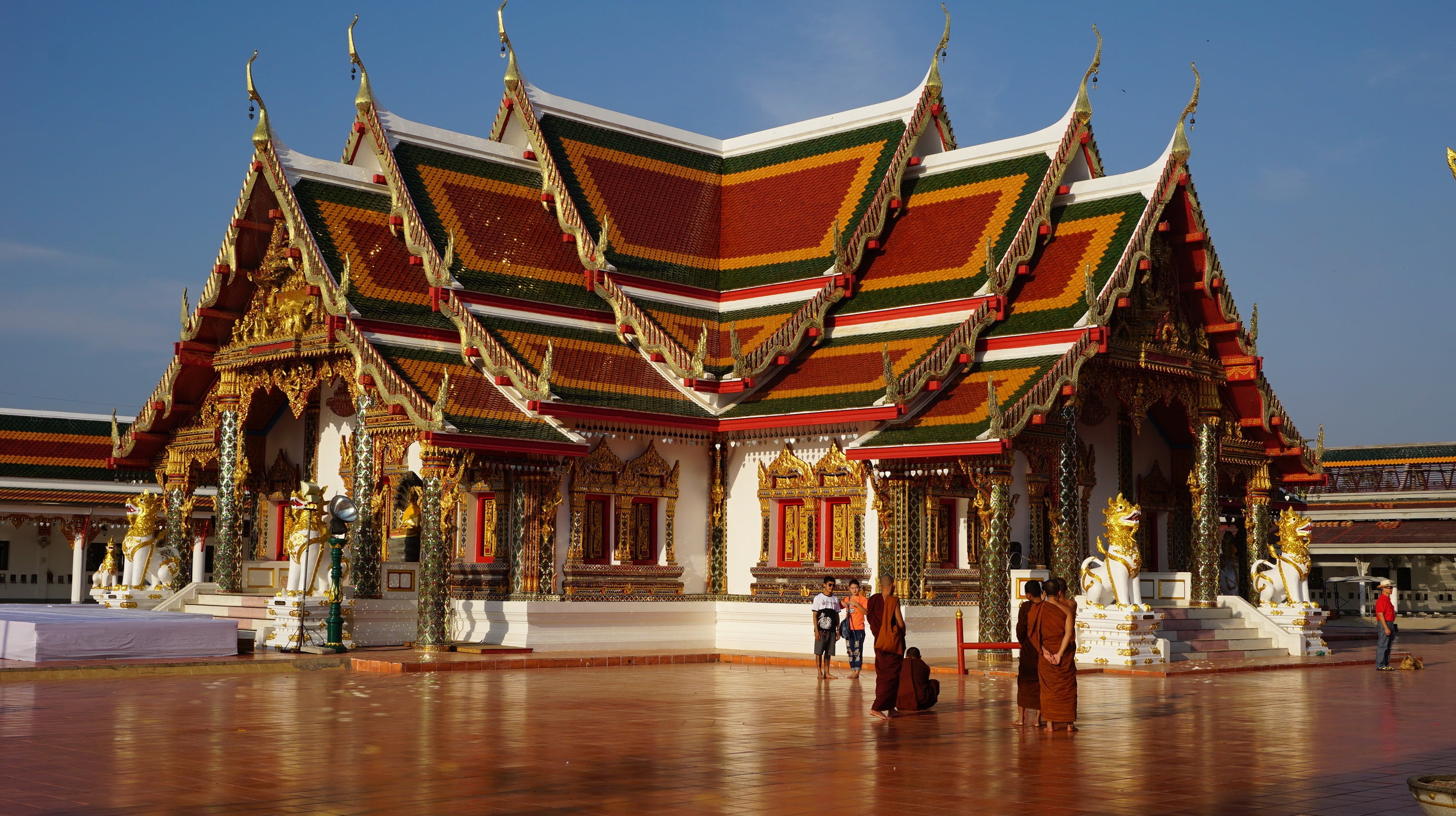 ornate, real people, sakon nakhon, architecture, group of people, brown, building, thailand, outdoors, thailand temple, place of worship, built structure, HD Wallpaper