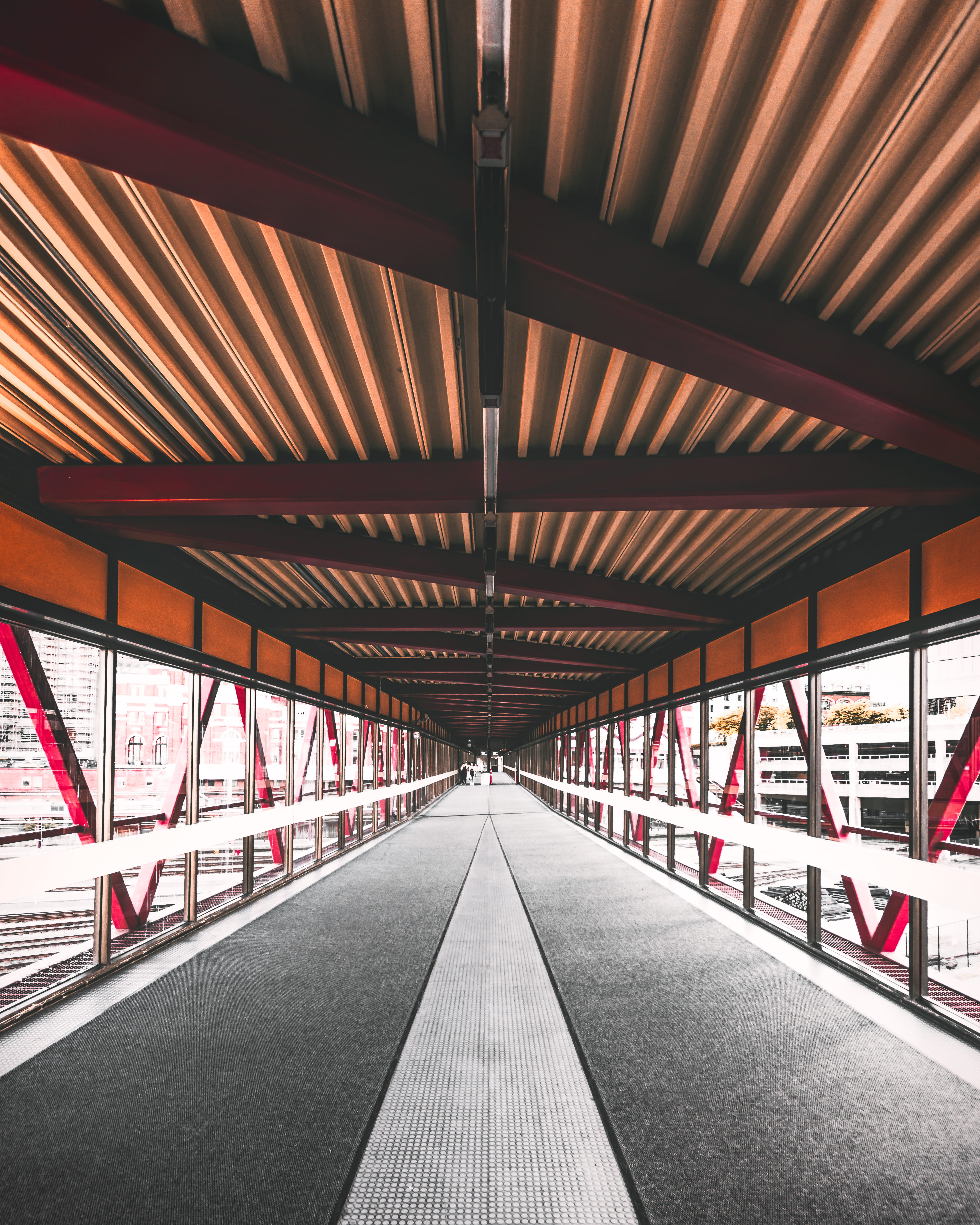 the way forward, railing, architechture, long, 4K, bridge - man made structure, metal, ceiling, connection, bridge, architecture, day, lines, roof beam, Phone HD Wallpaper