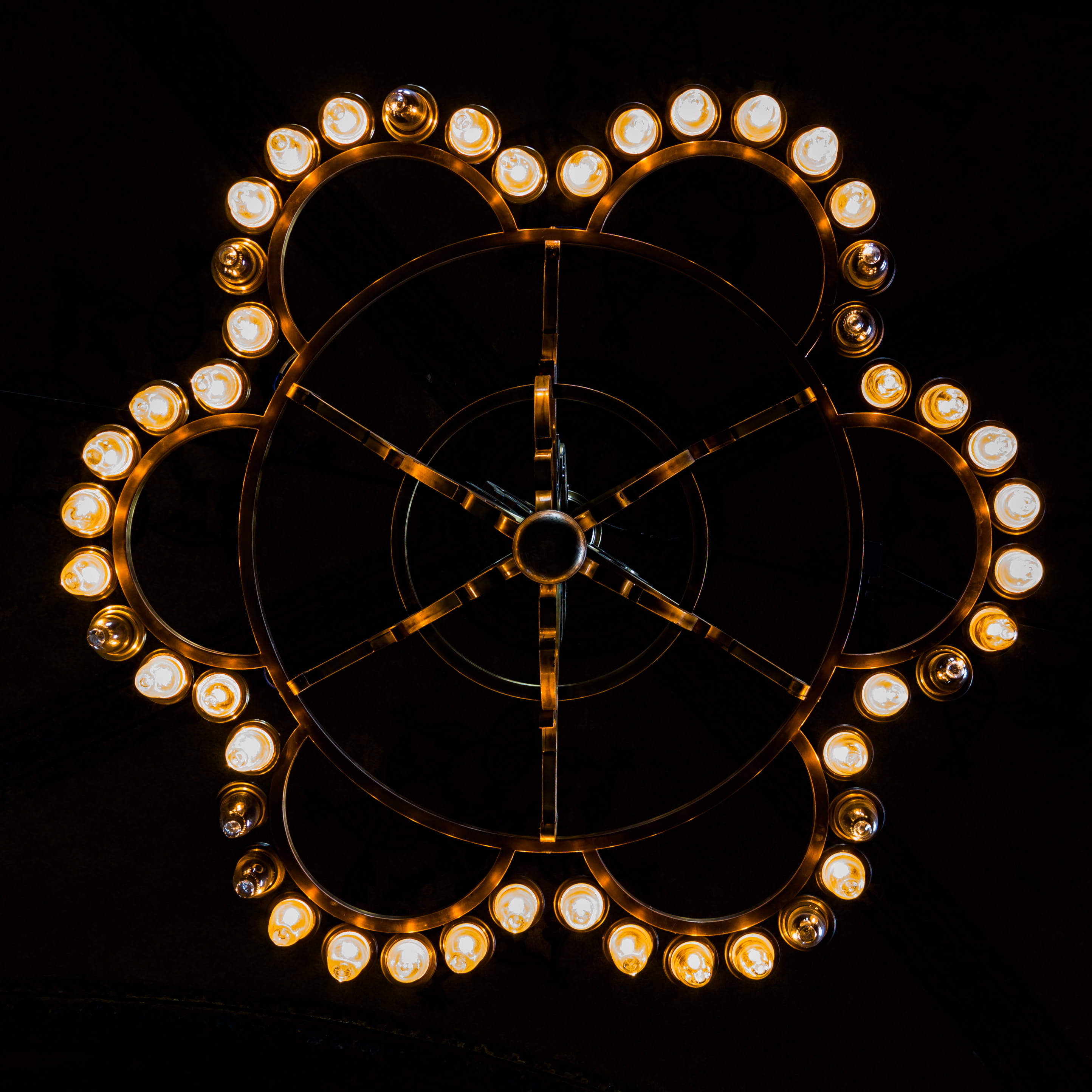 directly below, museum, design, studio shot, illuminated, pattern, no people, light, 2K, chandelier, symmetry, hagia sophia, shape, close-up, architecture, Phone HD Wallpaper