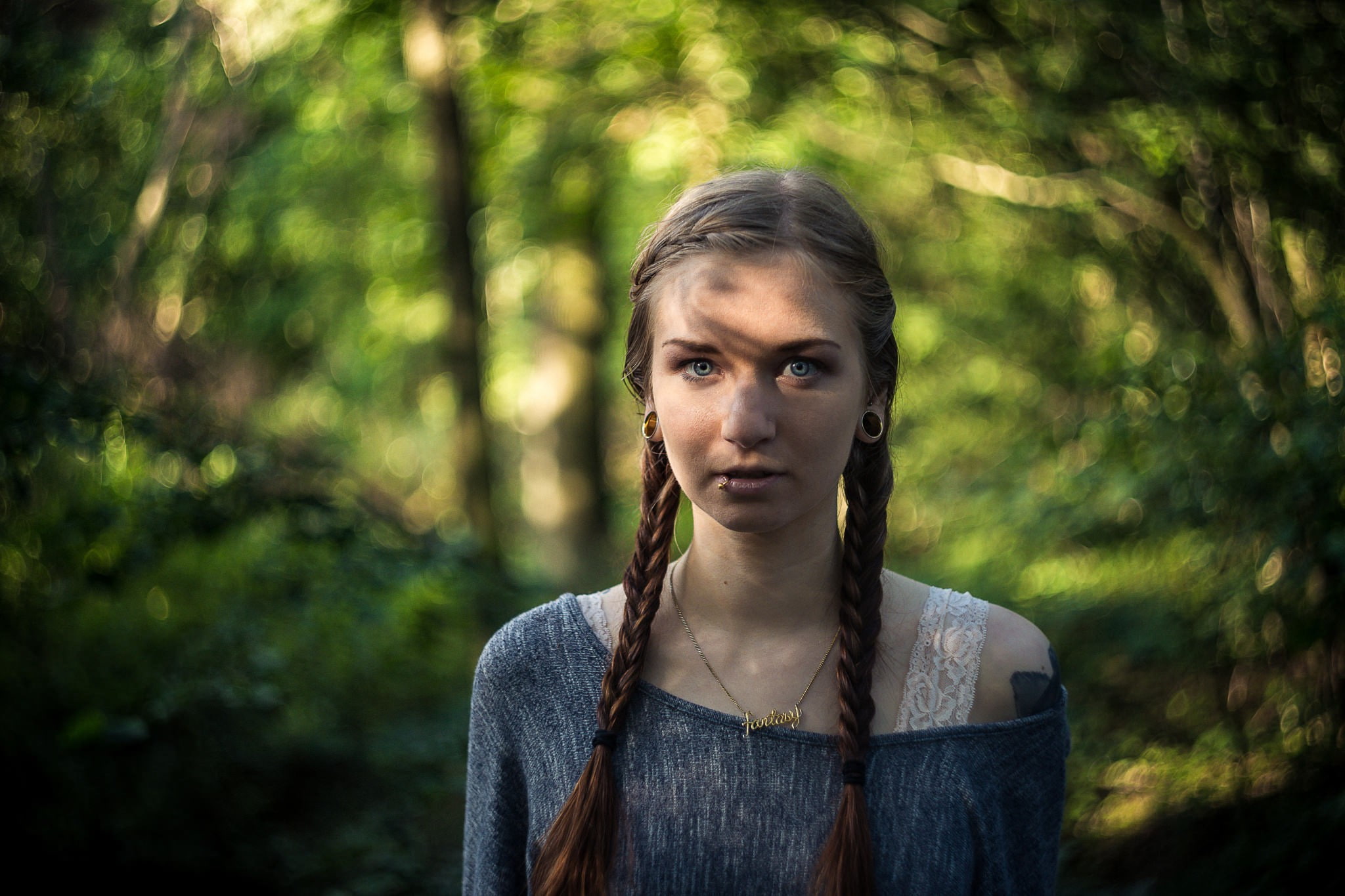 beauty, long hair, depression - sadness, women, face, 1080P, forest, woodland, looking at camera, headshot, tree, contemplation, hair, outdoors, beautiful woman, HD Wallpaper