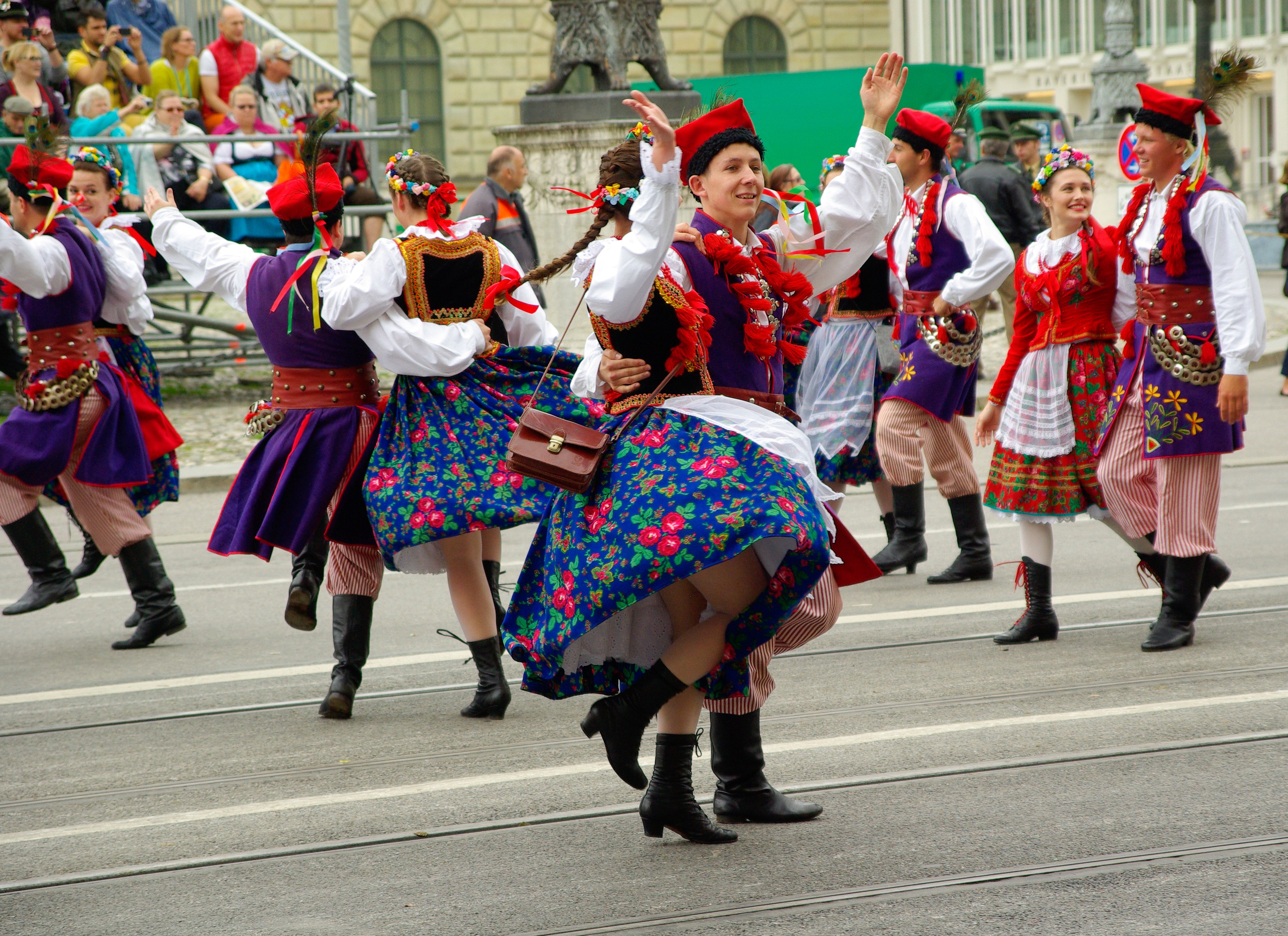 marching, oktoberfest, traditional clothing, uniform, clothing, adult, tradition, performance, costume, architecture, full length, real people, women, crowd, HD Wallpaper