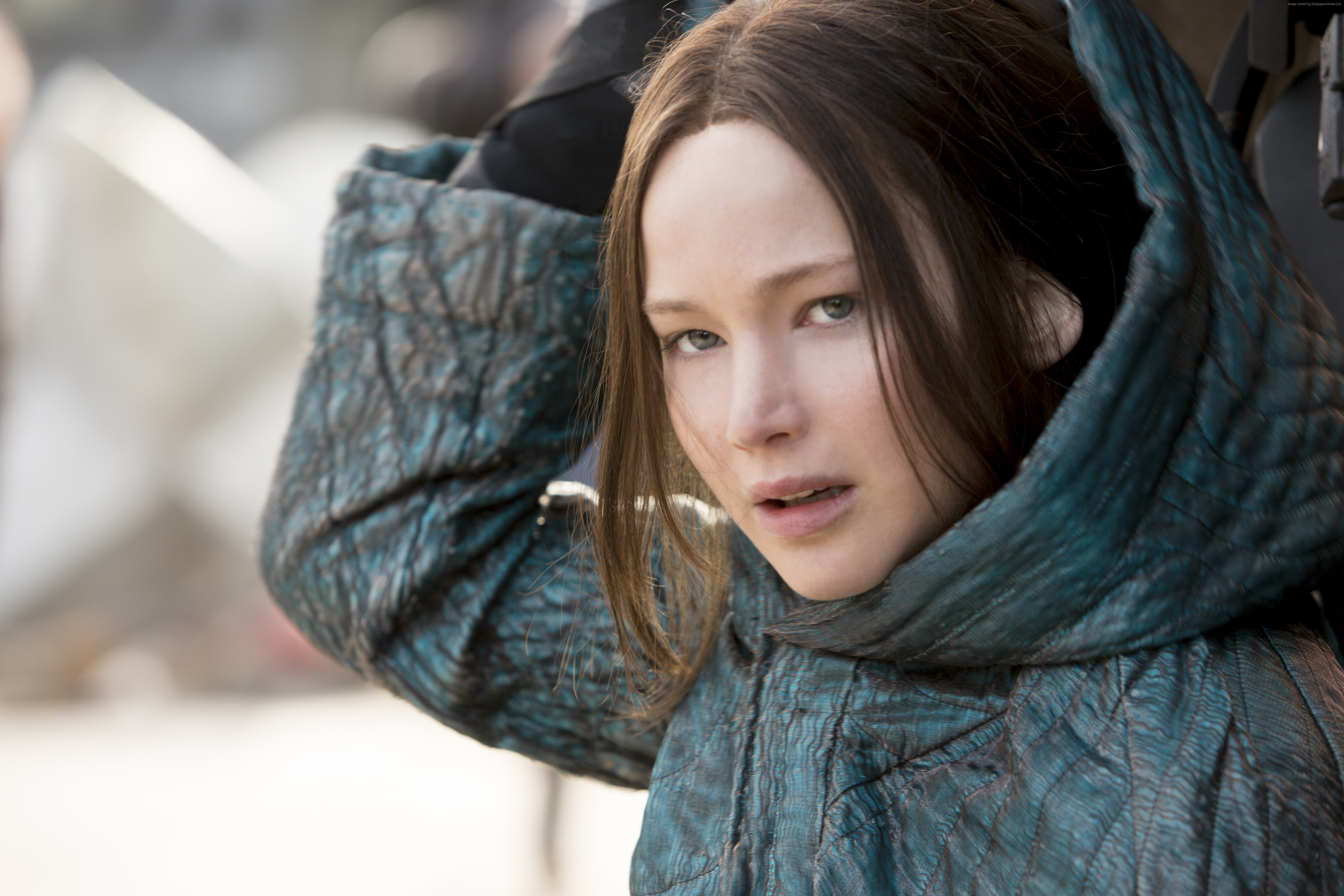 hair, close-up, young adult, clothing, hood - clothing, focus on foreground, brown hair, looking, Mockingjay - Part 2, warm clothing, beauty, scarf, Jennifer Lawrence, HD Wallpaper