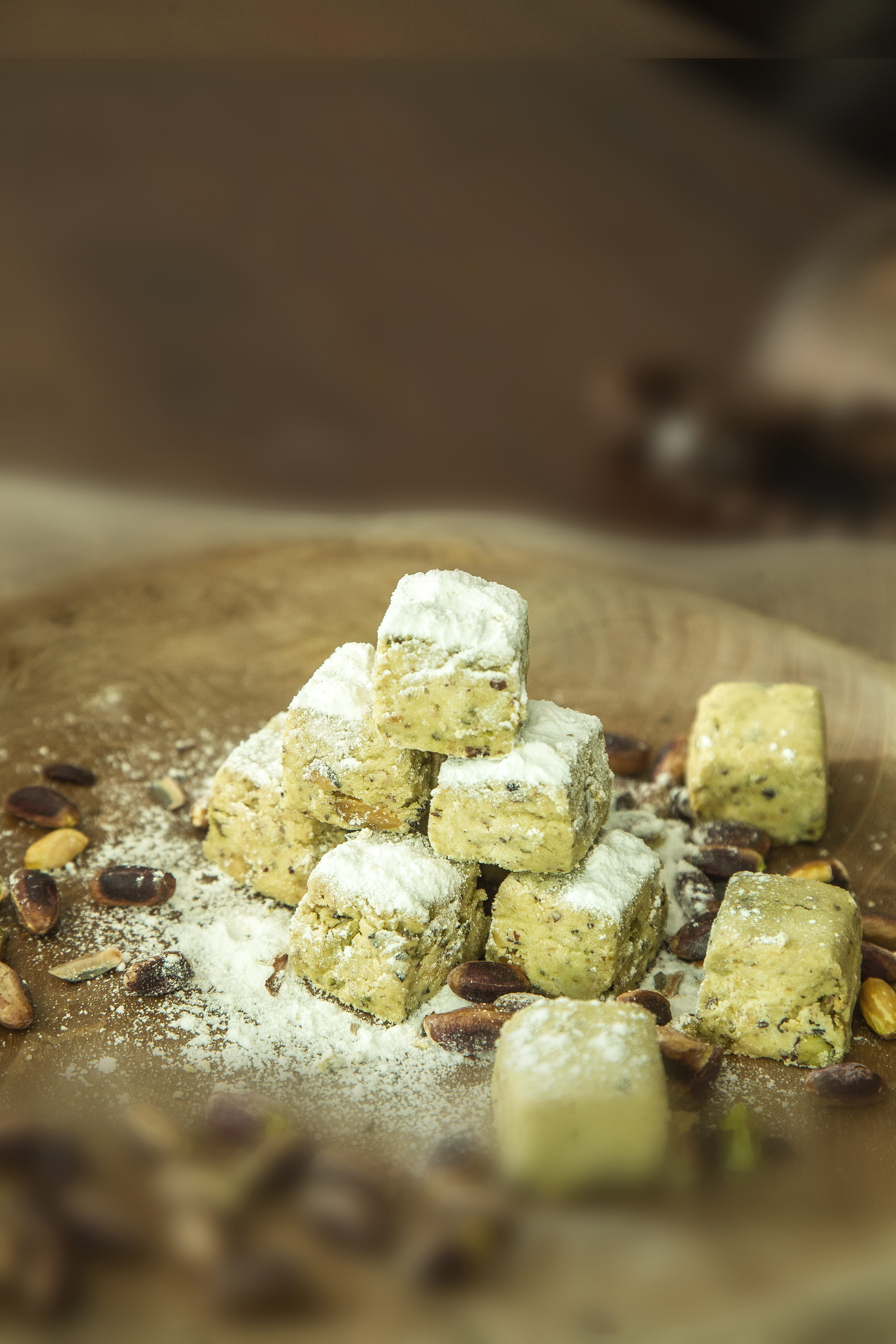 stack, still life, textured, indoors, selective focus, tray, confectionery, chocolate, metal, #turkish #delight #lokum #delicious #istanbul #kececizade #best #traditional #eat #food #wood #work #concept, Phone HD Wallpaper