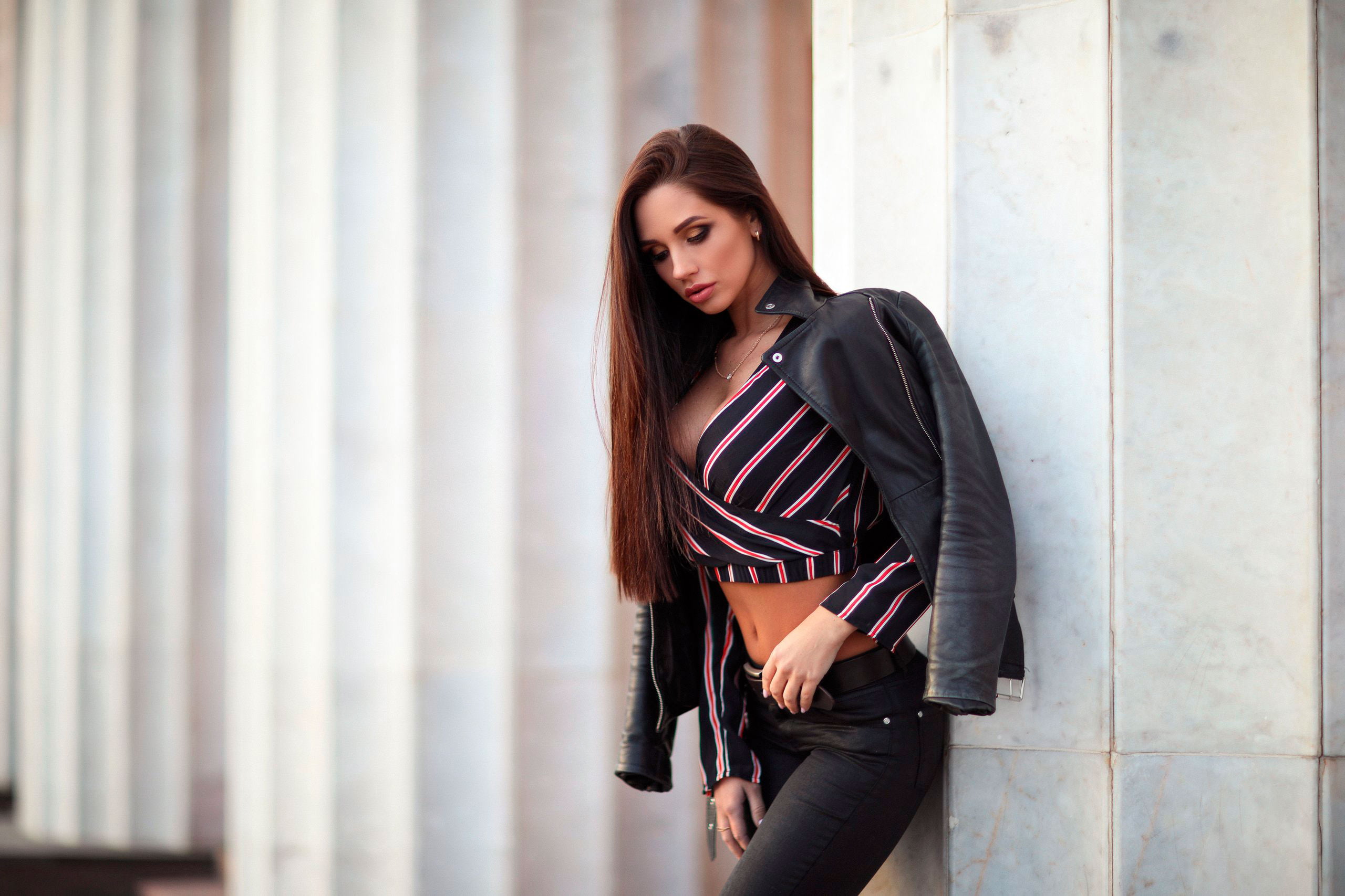Black clothes, black jackets, belly, cleavage, jeans, open jacket, women, leather jackets, 2K, slim body, belt, black pants, women outdoors, black clothing, HD Wallpaper