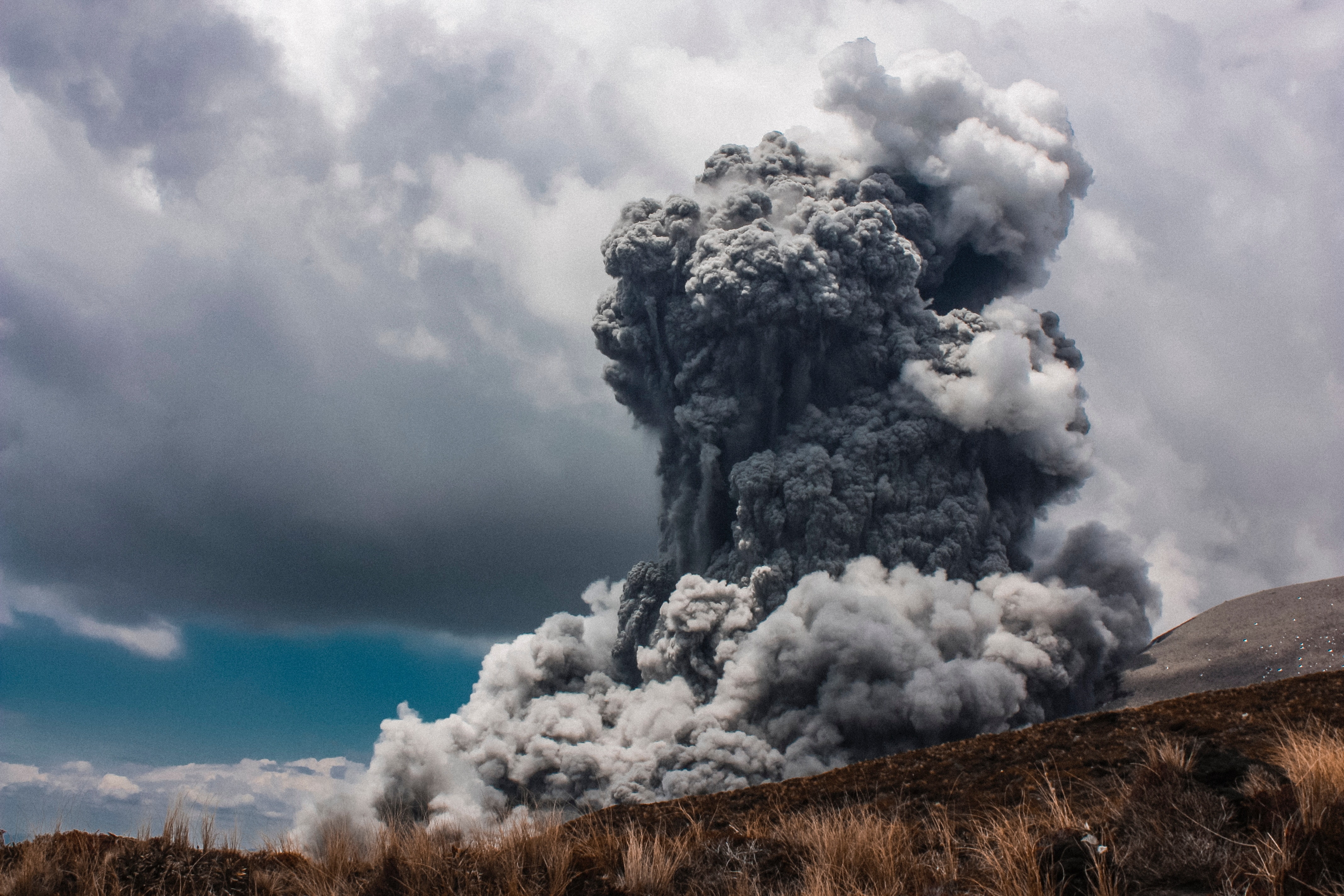 clouds, 4K, grass, smoke, volcano, explosion, HD Wallpaper