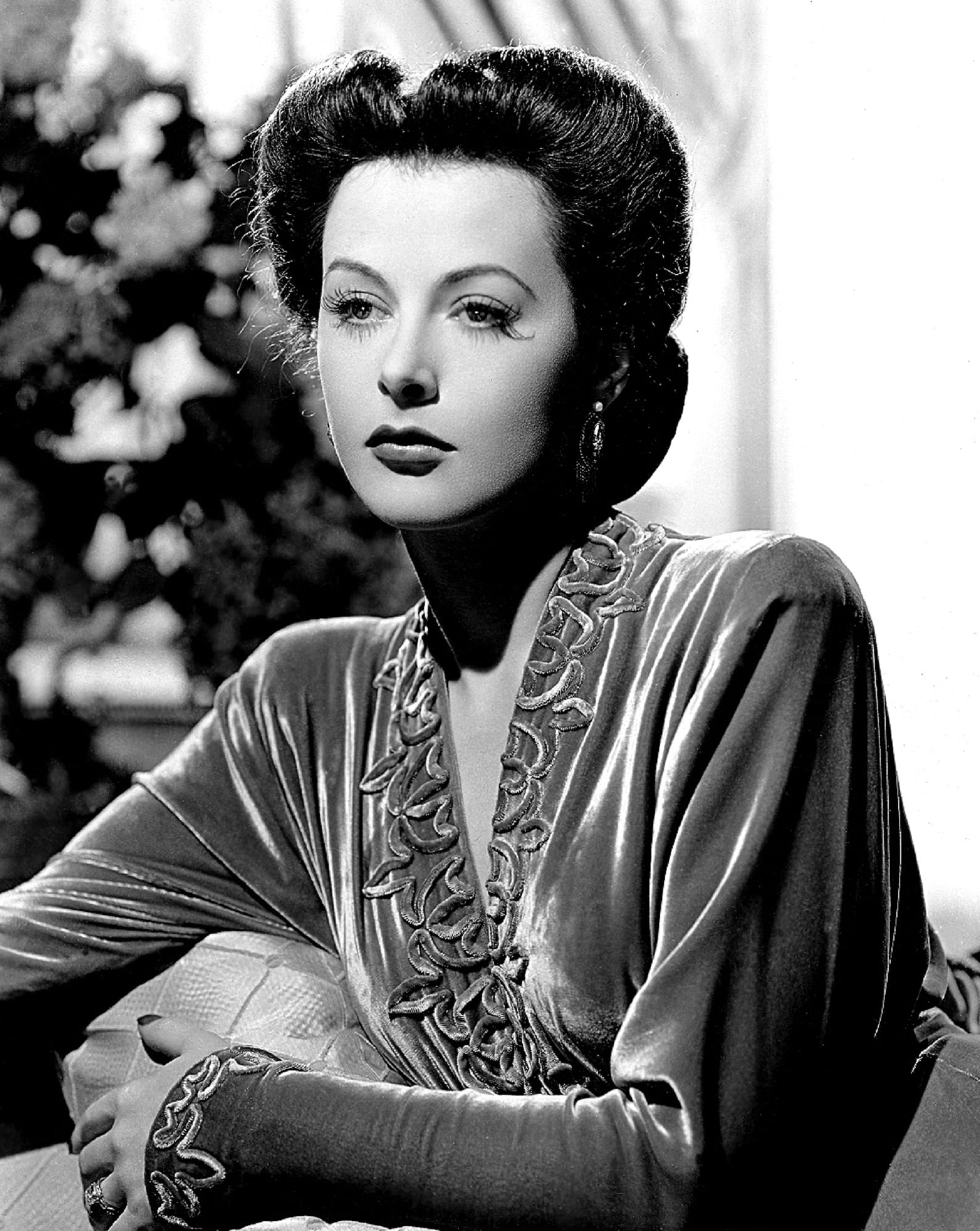 hairstyle, grayscale, real people, beauty, front view, motion pictures, beautiful woman, hedy lamarr, looking, women, three quarter length, contemplation, Phone HD Wallpaper