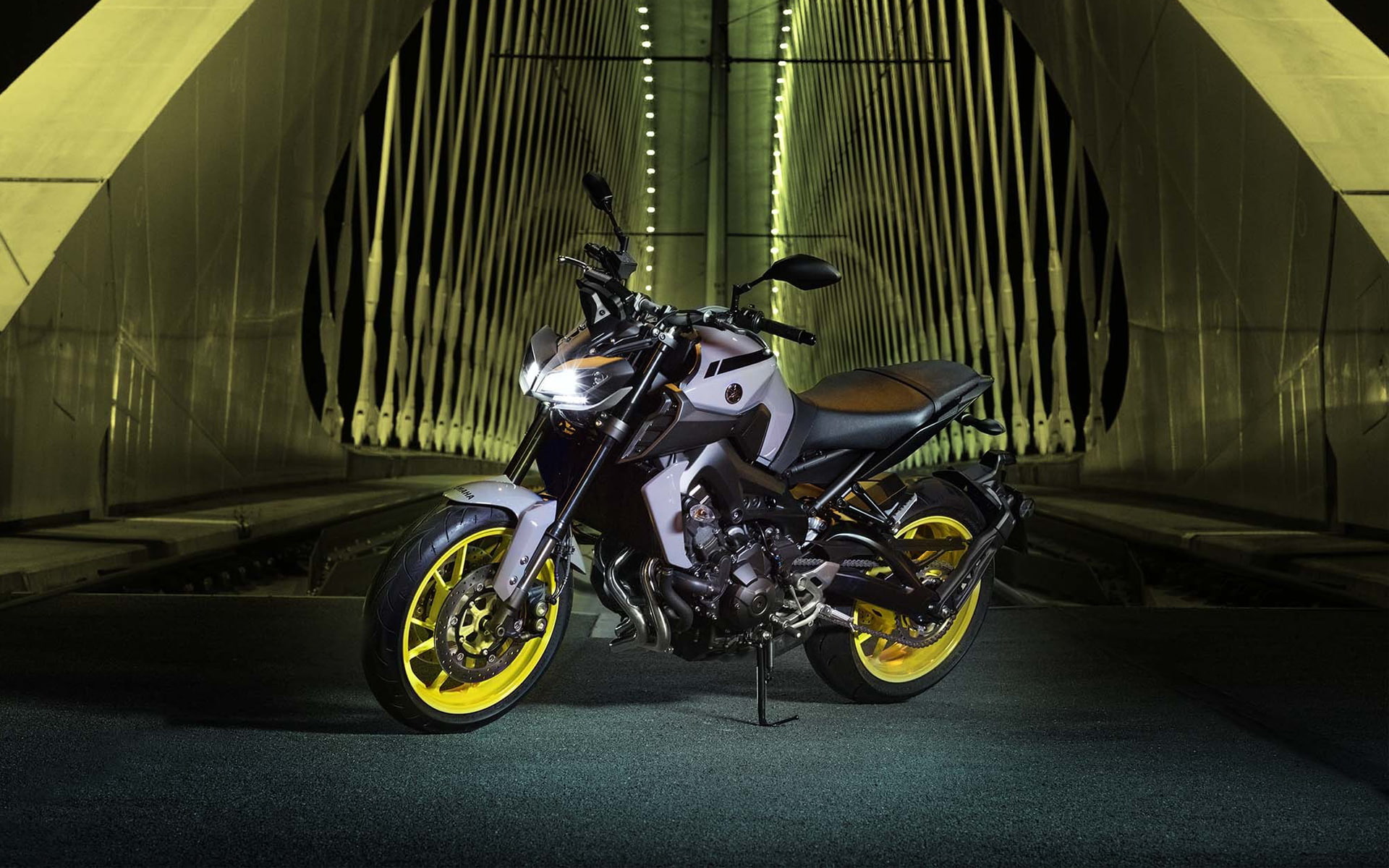 wheel, no people, retro styled, customized, garage, mt, transportation, stationary, 1080P, Yamaha, night, city, sport, headlight, land vehicle, architecture, HD Wallpaper