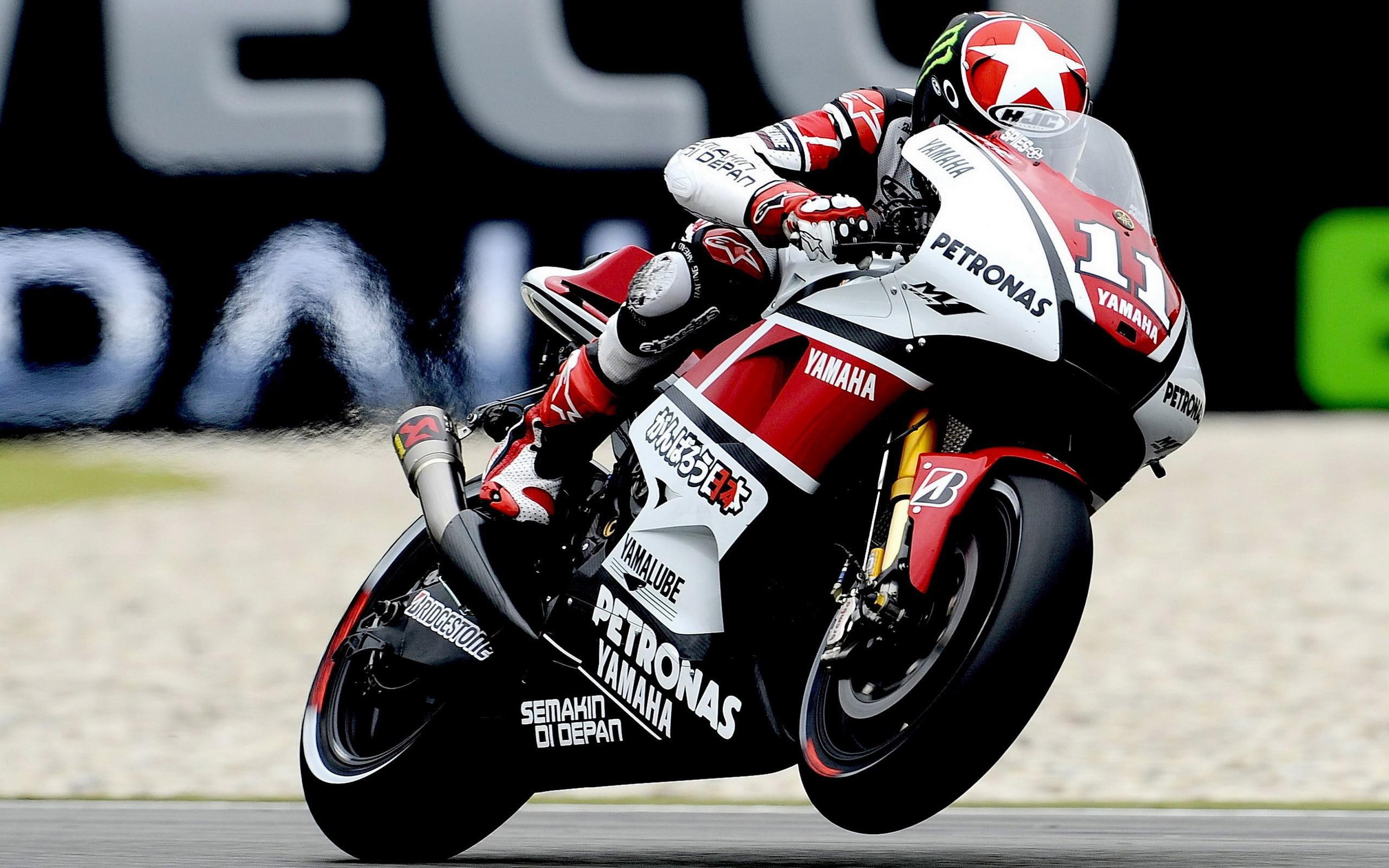 red, ben spis, bike, white, yamaha, sports, driving, 2560x1600, petronas, ben, moto gp, spies, 2K, HD Wallpaper