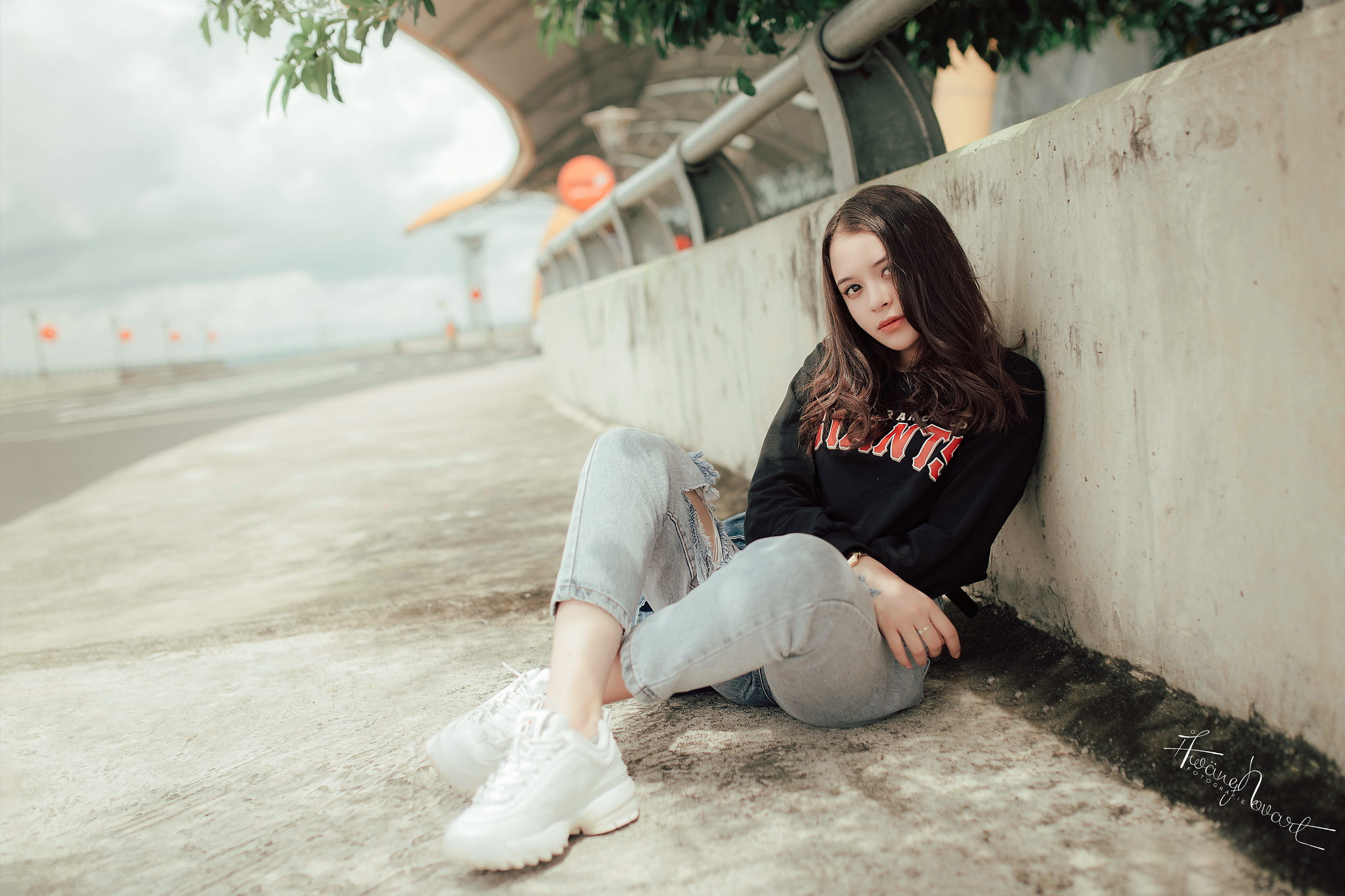 women, torn jeans, women outdoors, looking at camera, legs crossed, casual clothing, hairstyle, beautiful woman, one person, leisure activity, lifestyles, HD Wallpaper