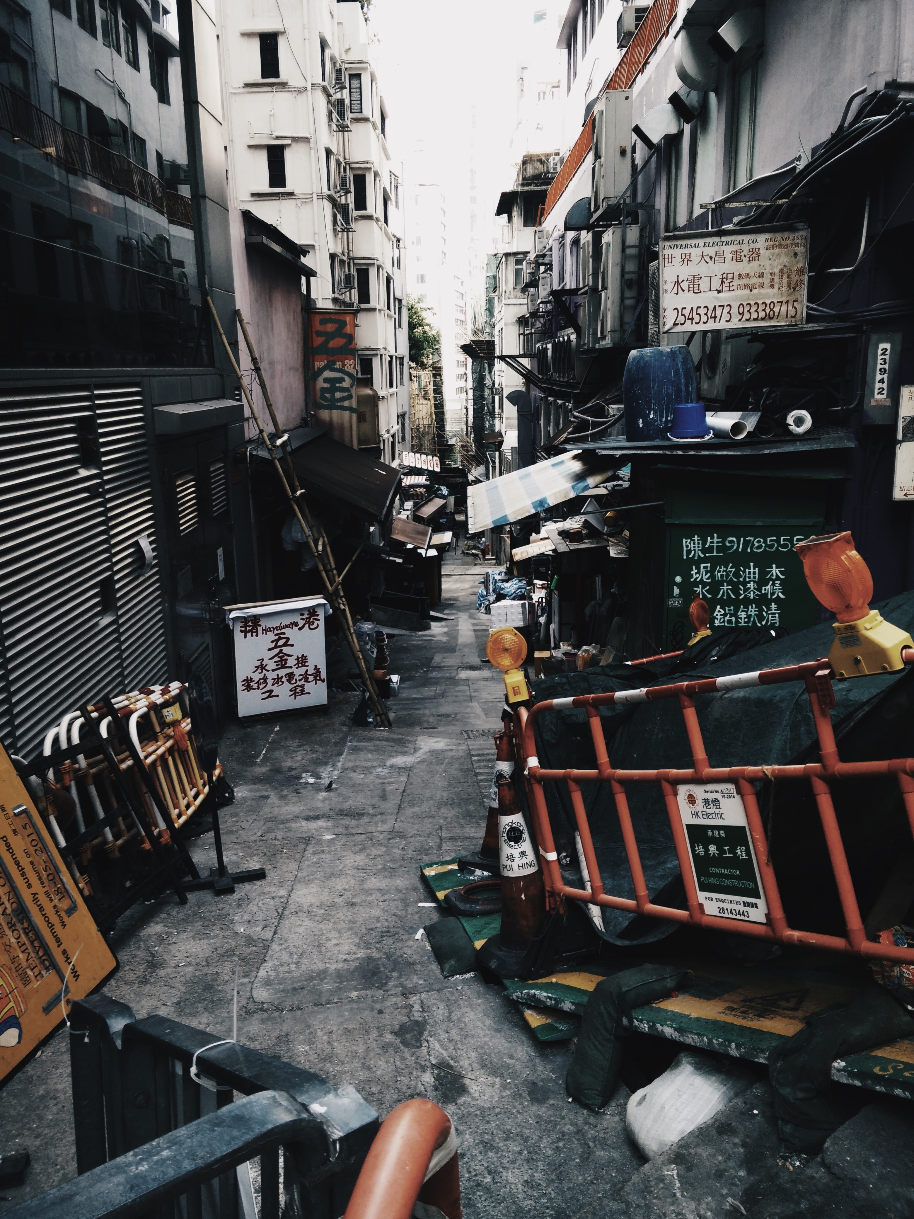 4K, minimalism, construction site, China, Hong Kong, alleyway, Phone HD Wallpaper