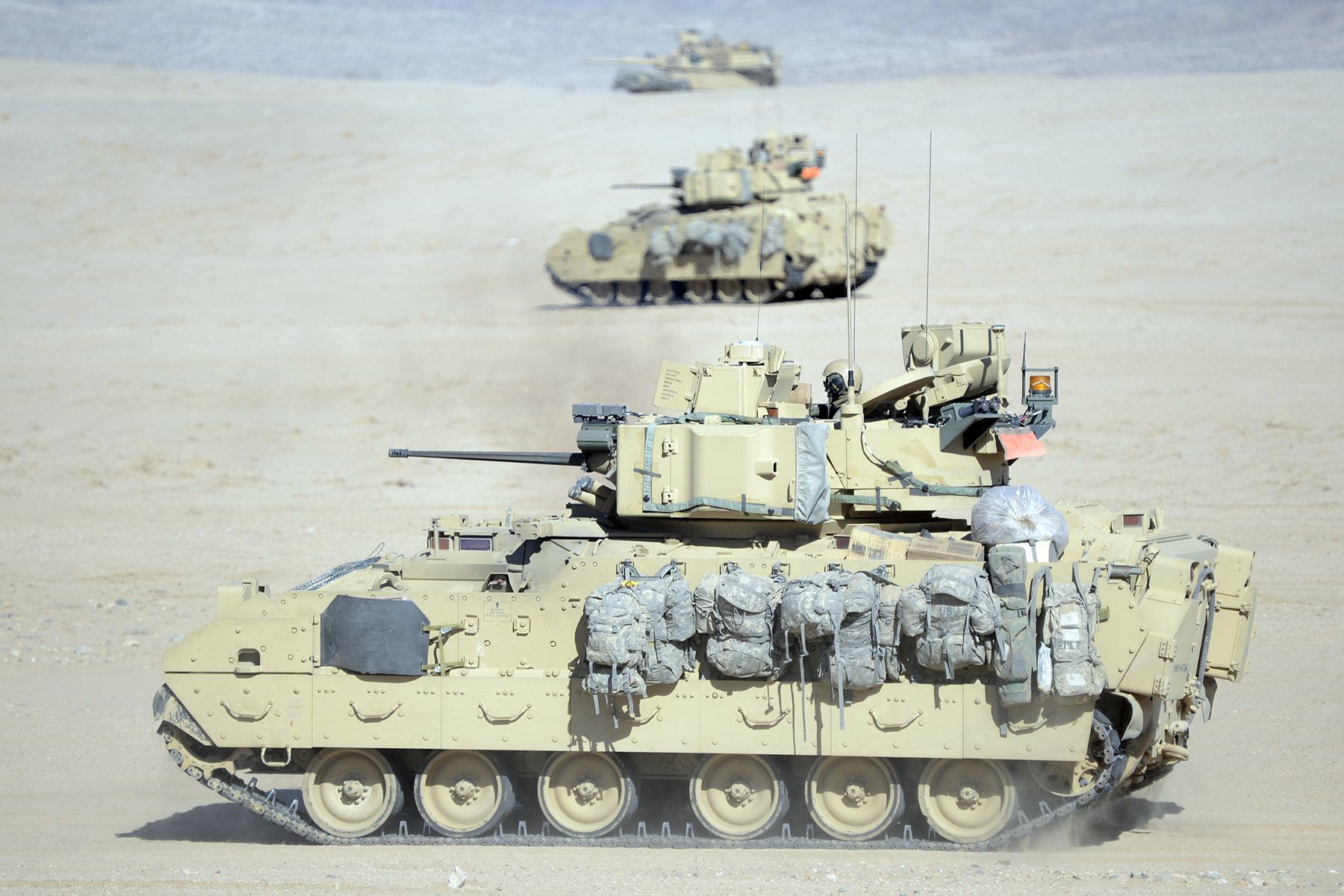 bradley, transport, tanks, vehicle, bfv, apc, military, weapon, fighting, tank, 720P, HD Wallpaper