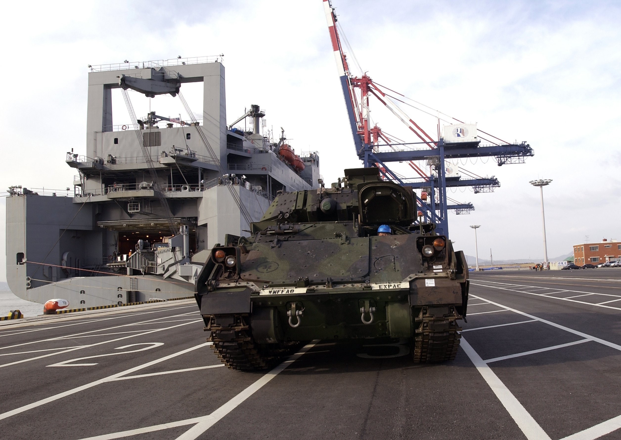 vehicle, bradley, tanks, weapon, military, 1080P, fighting, apc, tank, bfv, transport, HD Wallpaper