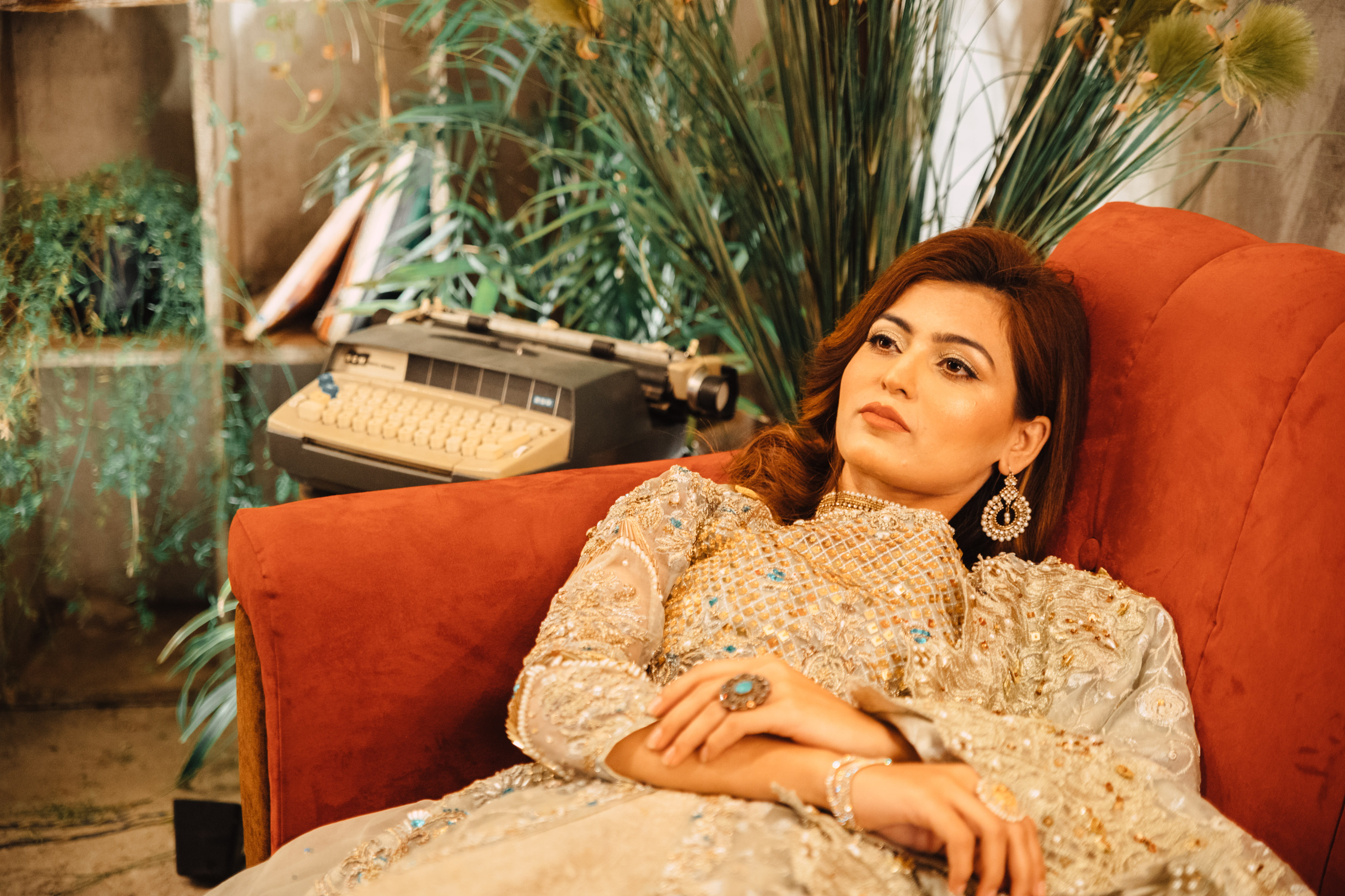 sitting, looking, leisure activity, beauty, relaxation, vintage, beautiful, young women, women, woman, pretty, seat, person, three quarter length, hairstyle, HD Wallpaper