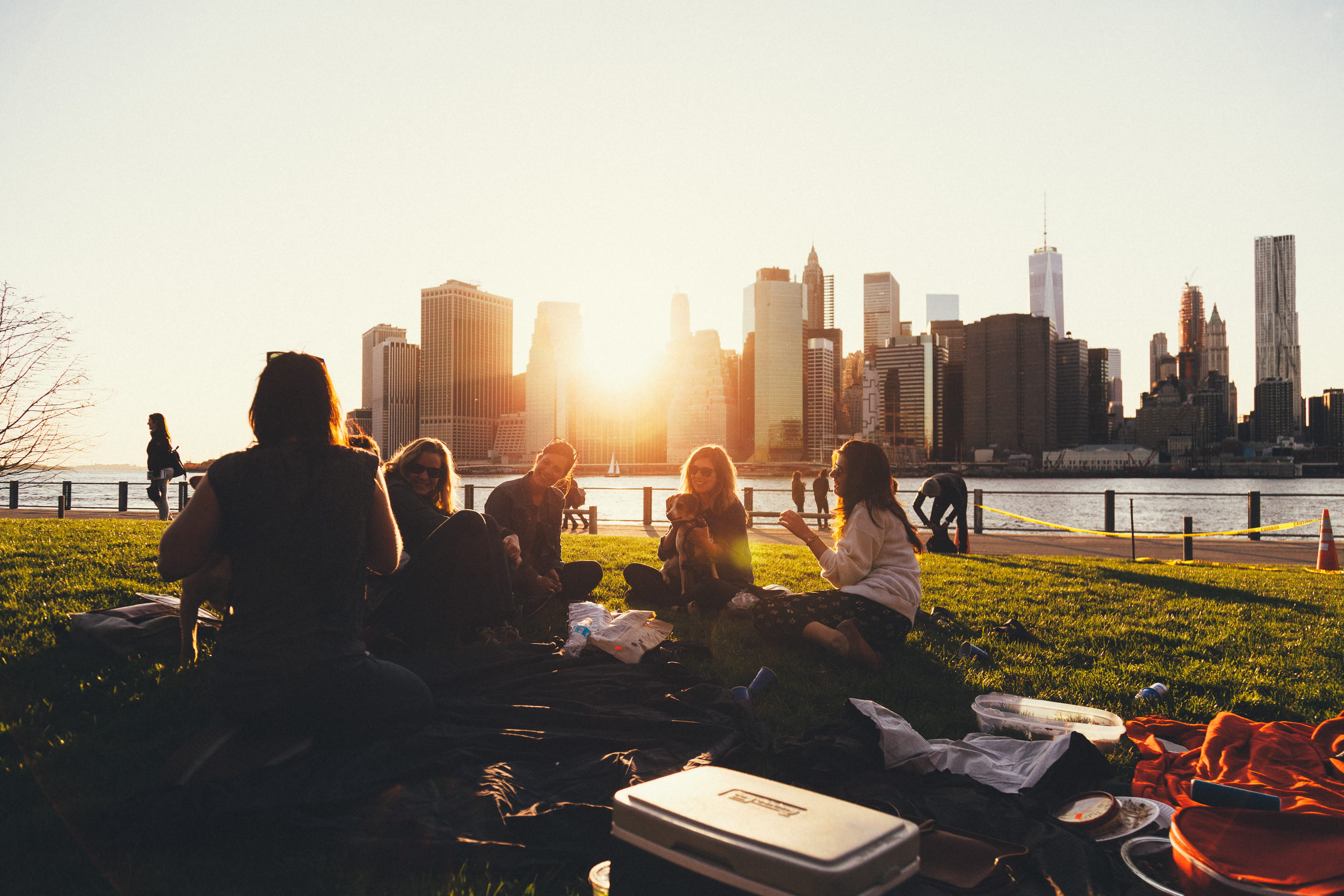silhouette, person, bright, friendship, urban skyline, crowd, sky, skyscraper, near, new york, hipster, group of people, grass, body, nature, field, picnic, HD Wallpaper