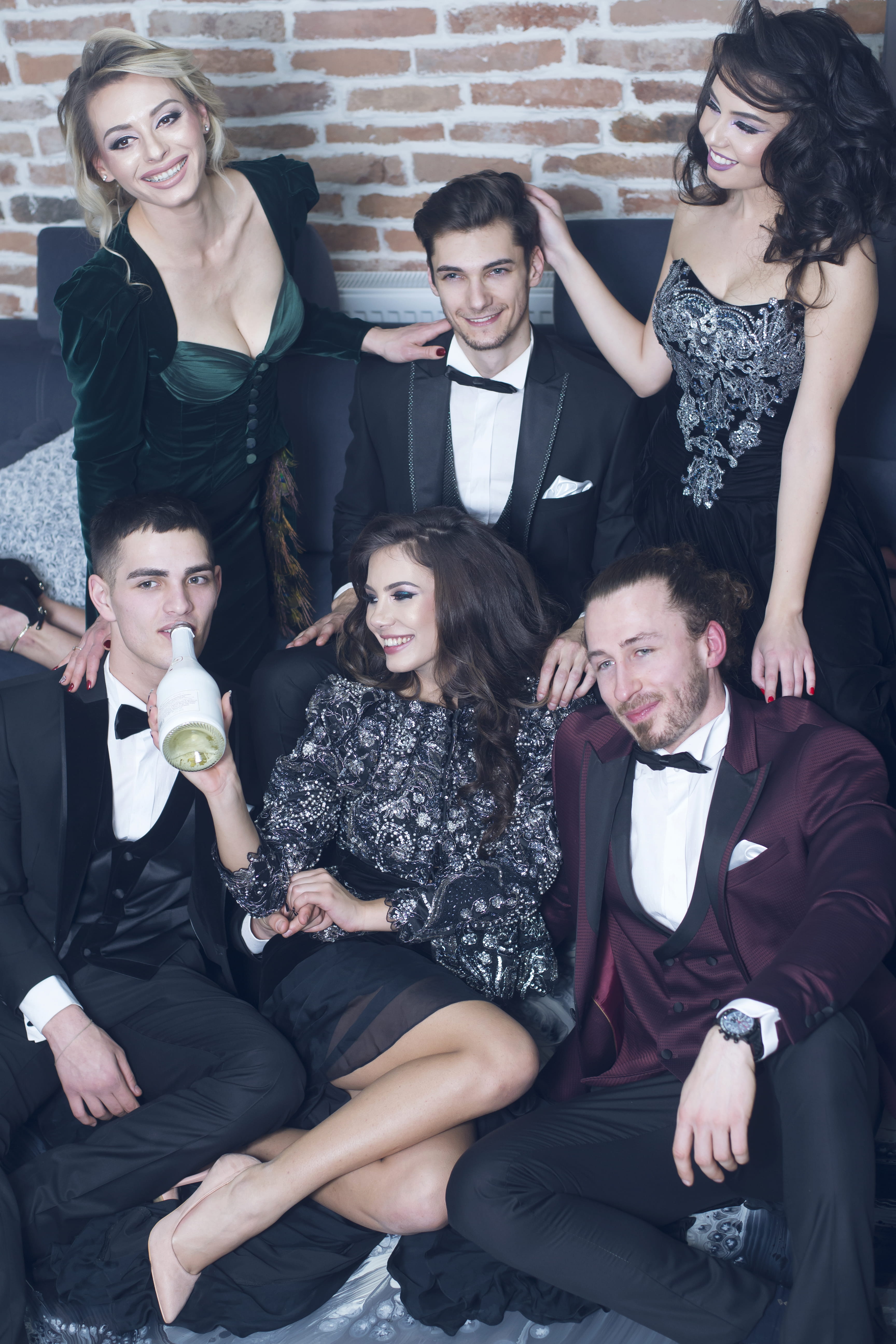 group together, beautiful, sit, women, real people, front view, dress, wear, clothing, pose, glamour, beautiful woman, glam, happiness, party, group, young women, Phone HD Wallpaper