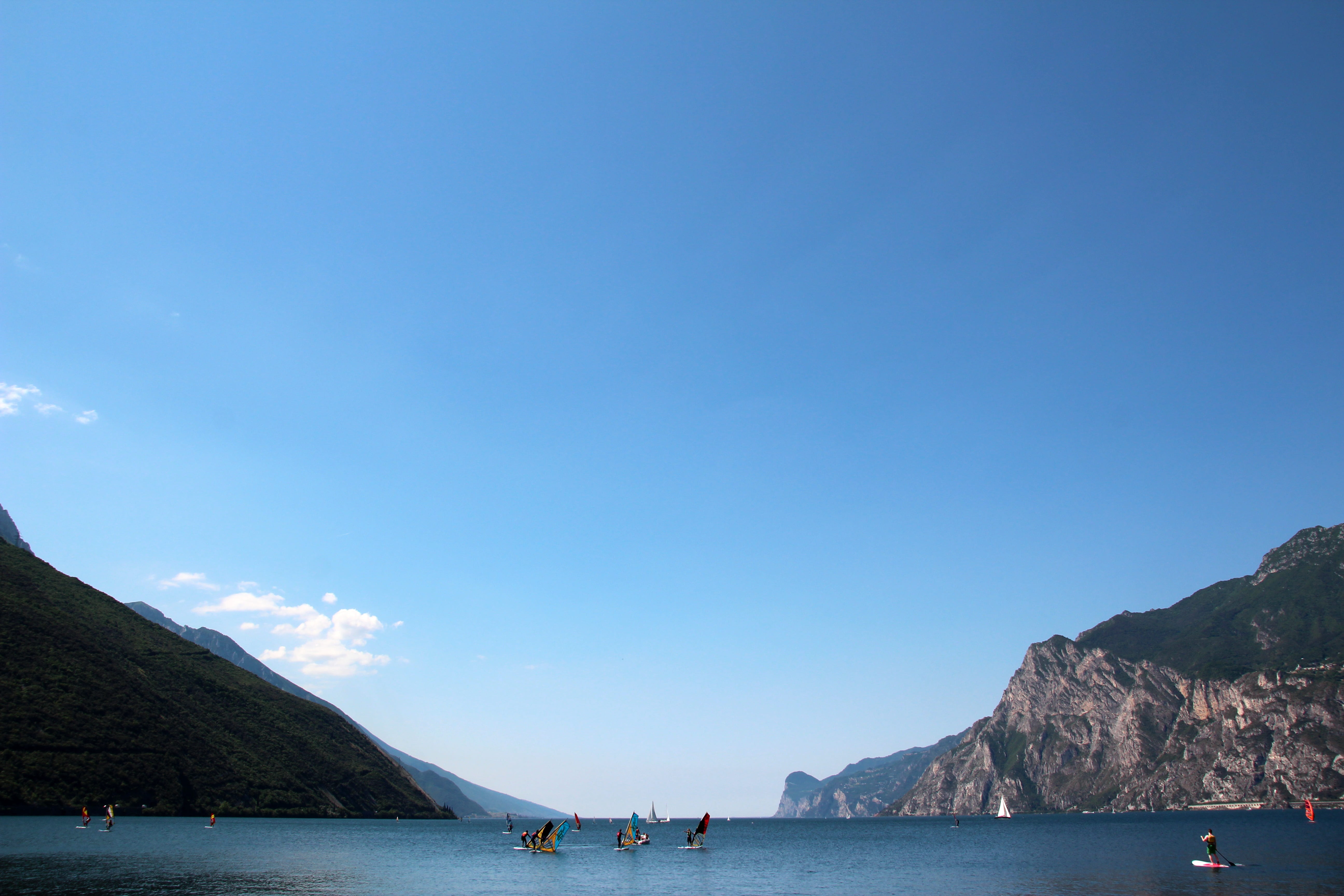 water, 5K, sea, sail, water sports, beauty in nature, scenic, rock - object, stand up paddle, waterfront, lake, sup, beach, solid, nautical vessel, italy, HD Wallpaper