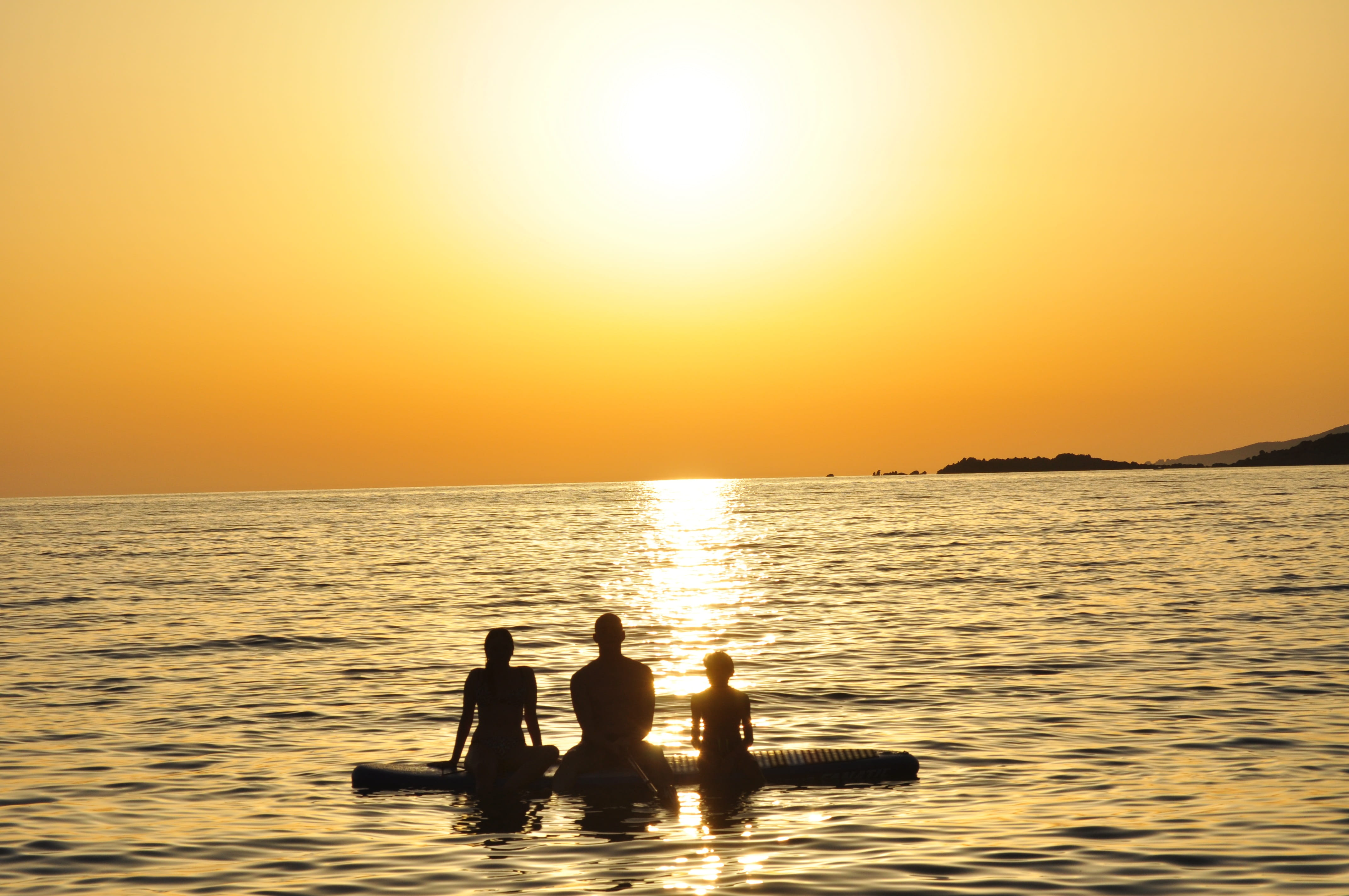 4K, tranquility, horizon, sky, nature, outdoors, tranquil scene, beauty in nature, sea, men, sun, sunset, horizon over water, holidays, people, summer, HD Wallpaper