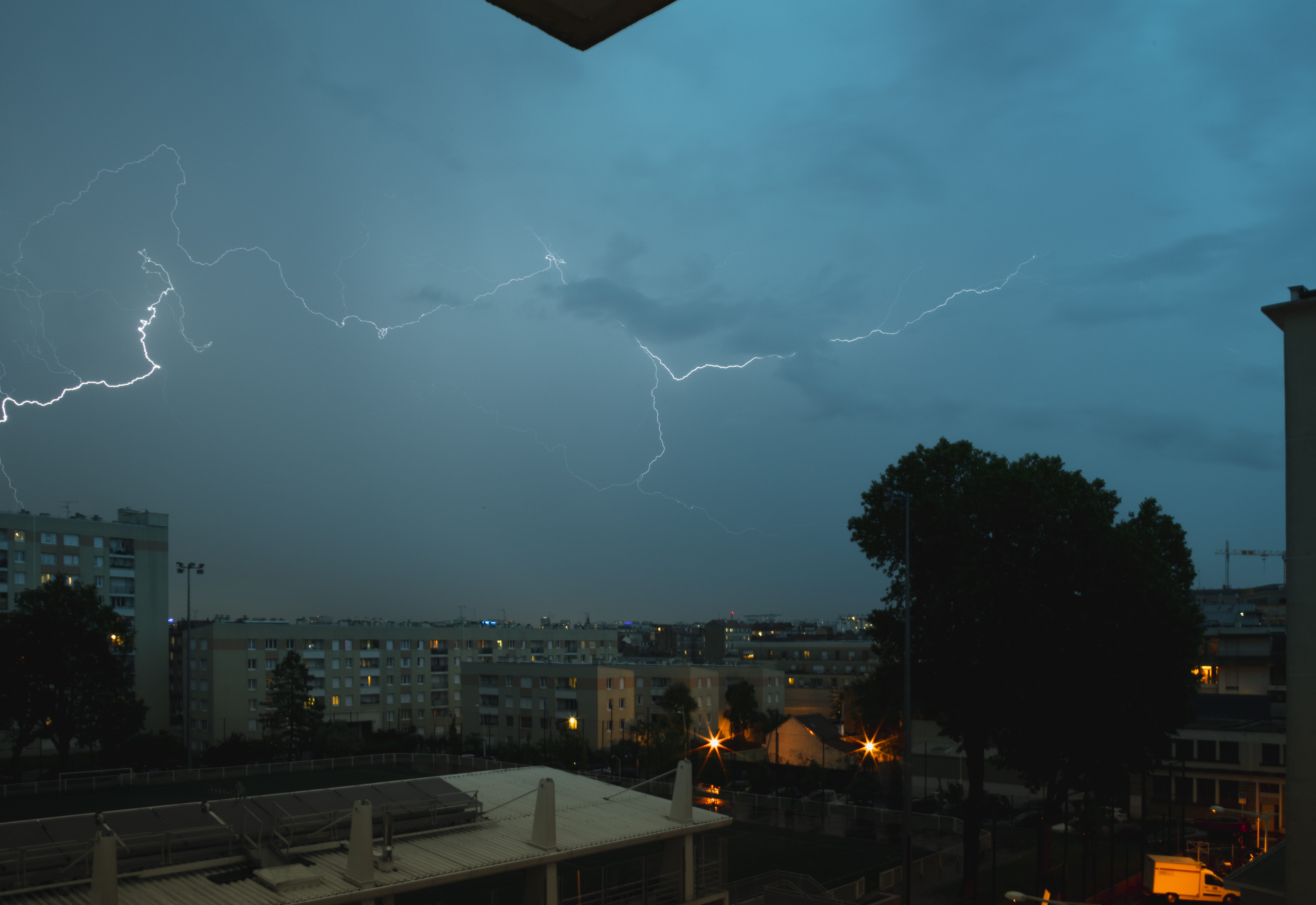 sky, weather, 8K, bolt, sign, storm cloud, cloud - sky, built structure, night, orage, power in nature, bleu, nature, tree, over the city, building exterior, HD Wallpaper