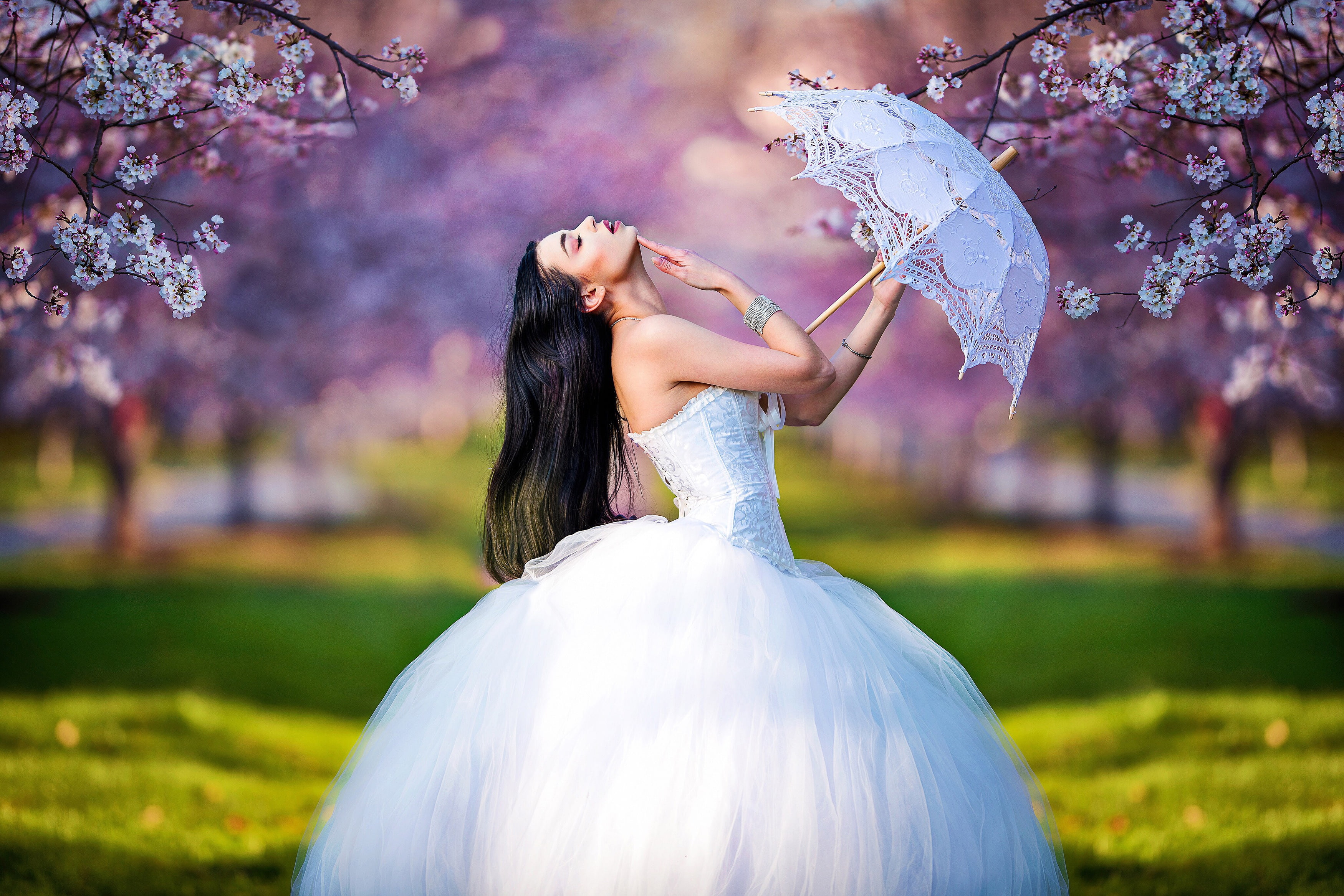 2K, wedding dress, girl, spring, mood, pose, flowering, branches, the bride, trees, garden, umbrella, HD Wallpaper