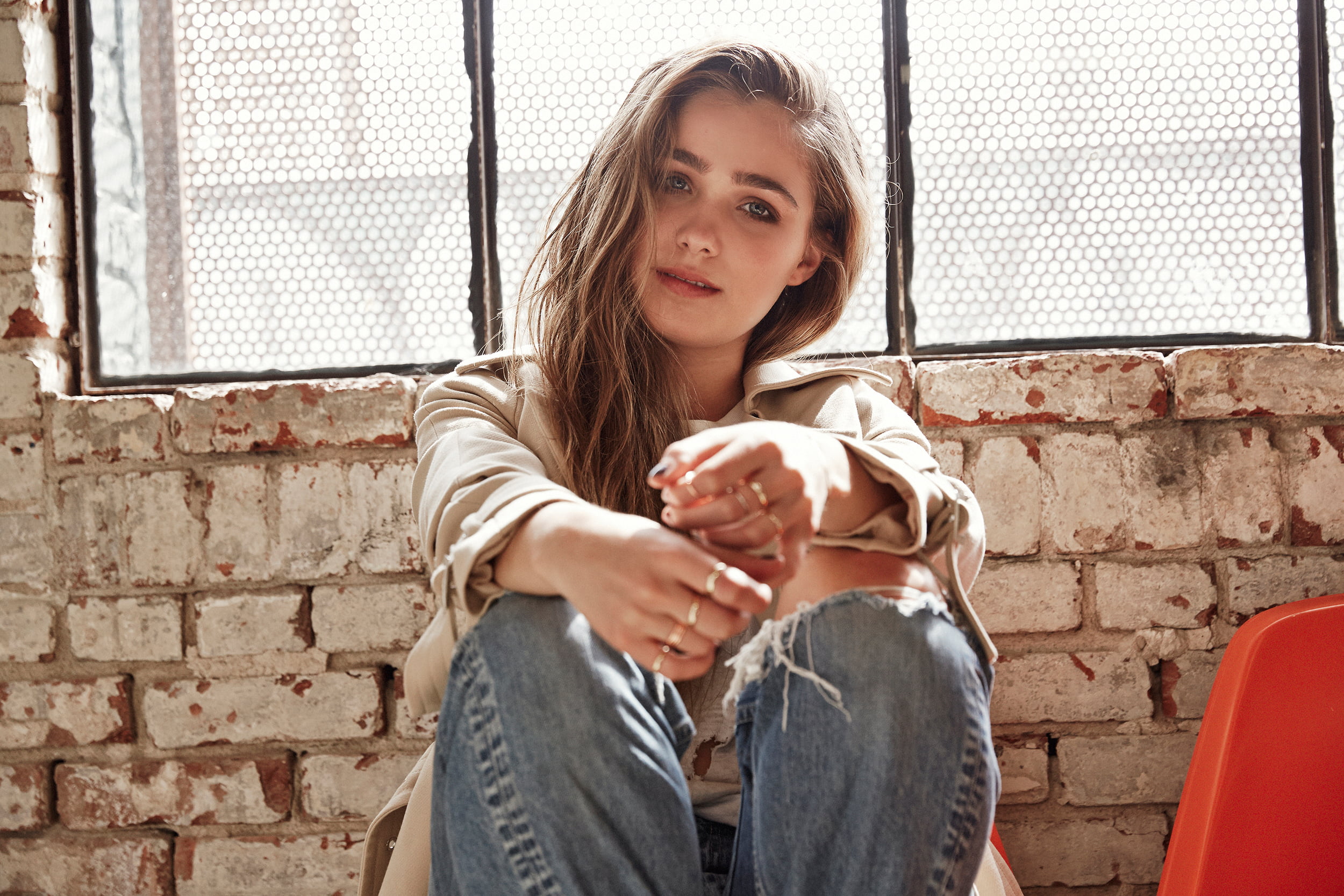 indoors, long hair, green eyes, actress, 1080P, brunette, Haley Lu Richardson, jeans, women, HD Wallpaper