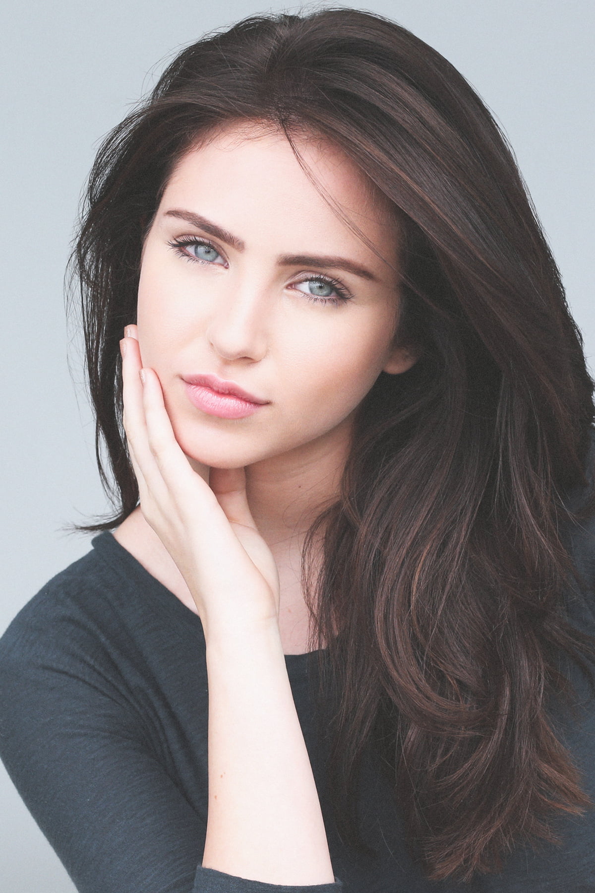 blue eyes, women, simple background, long hair, brunette, 720P, actress, Ryan Newman, Phone HD Wallpaper