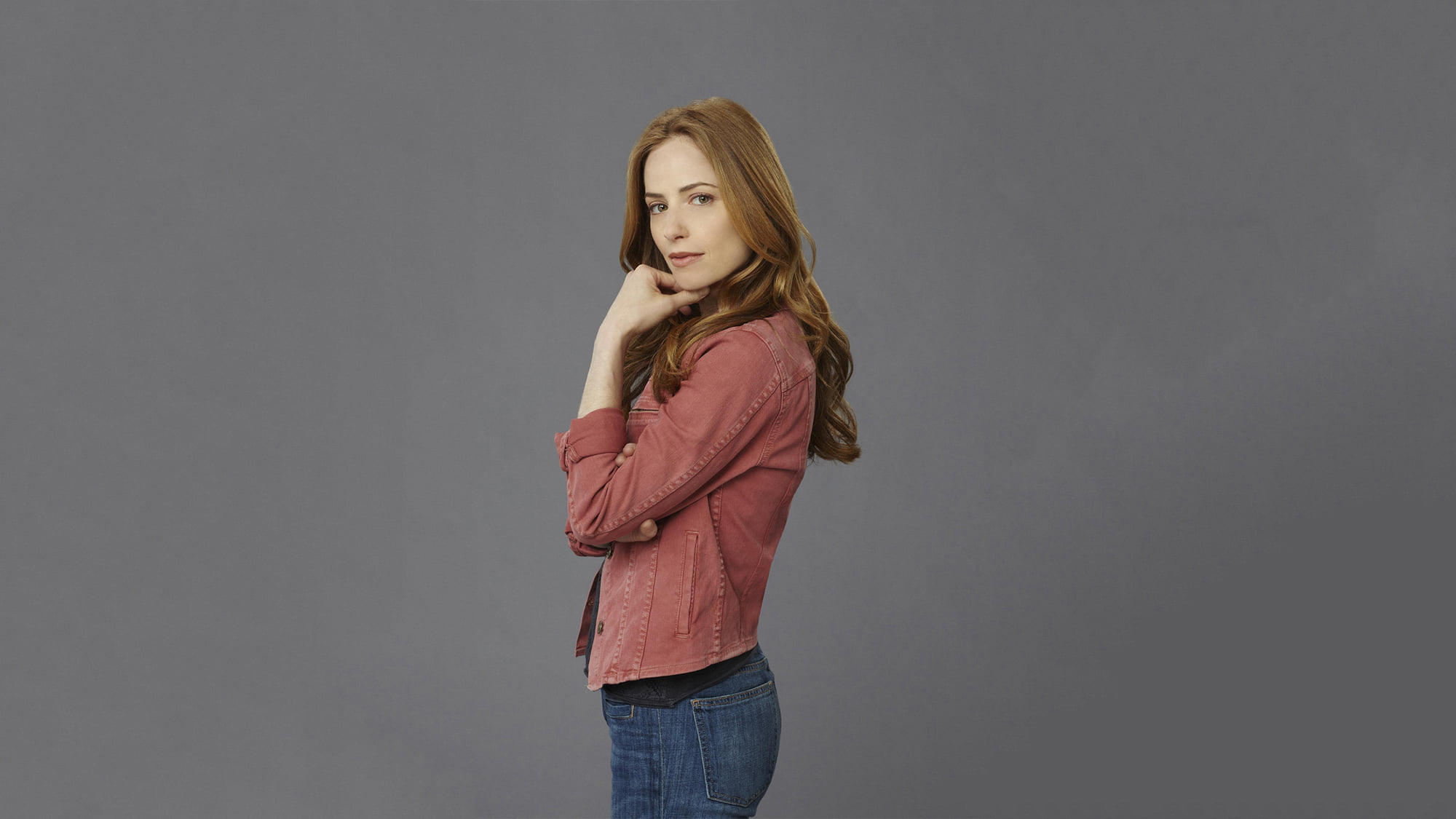 long hair, women, redhead, 1080P, looking at viewer, actress, Jaime Ray Newman, simple background, HD Wallpaper