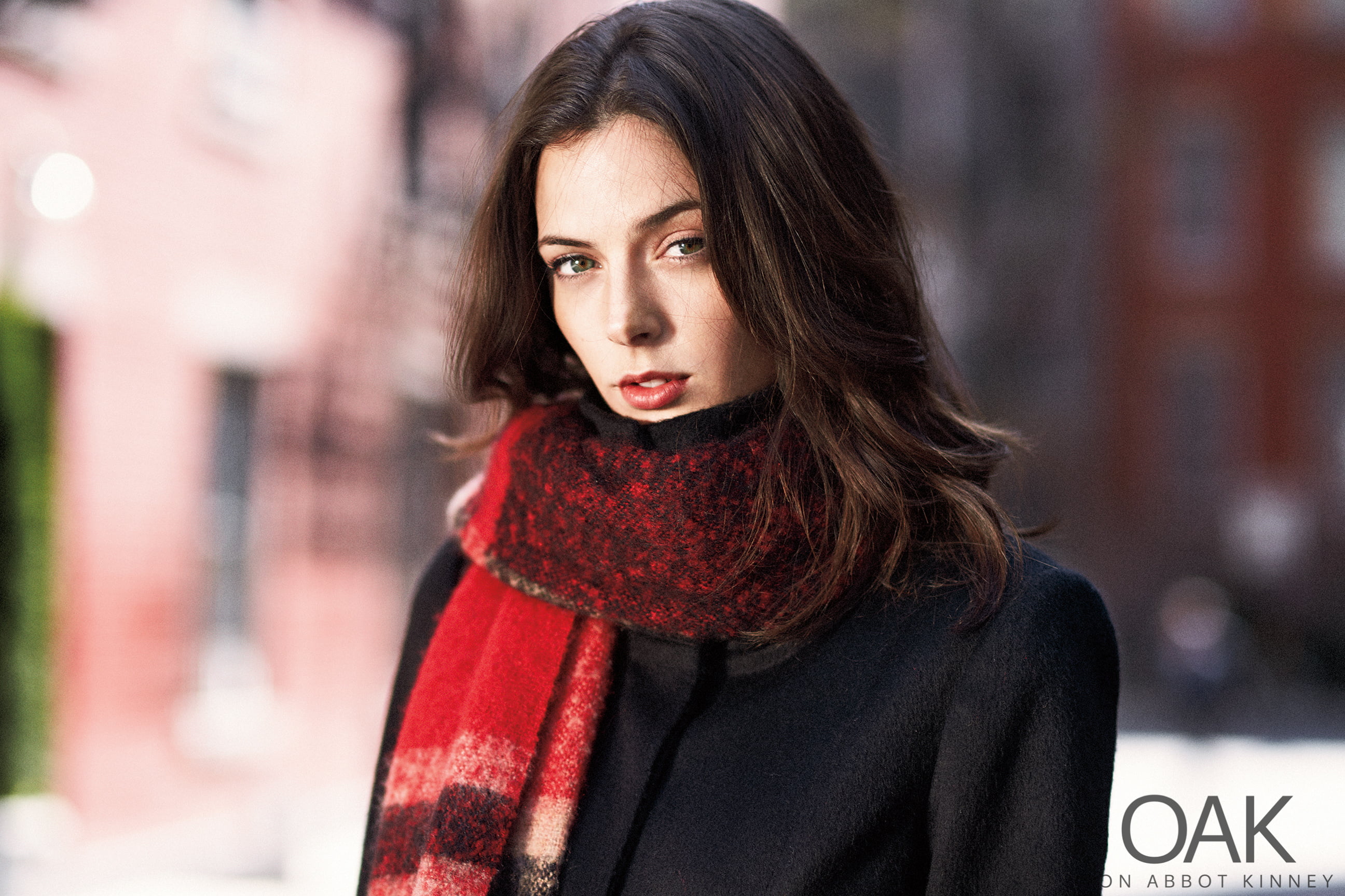 Sadie Newman, scarf, 2K, women, brunette, depth of field, model, HD Wallpaper