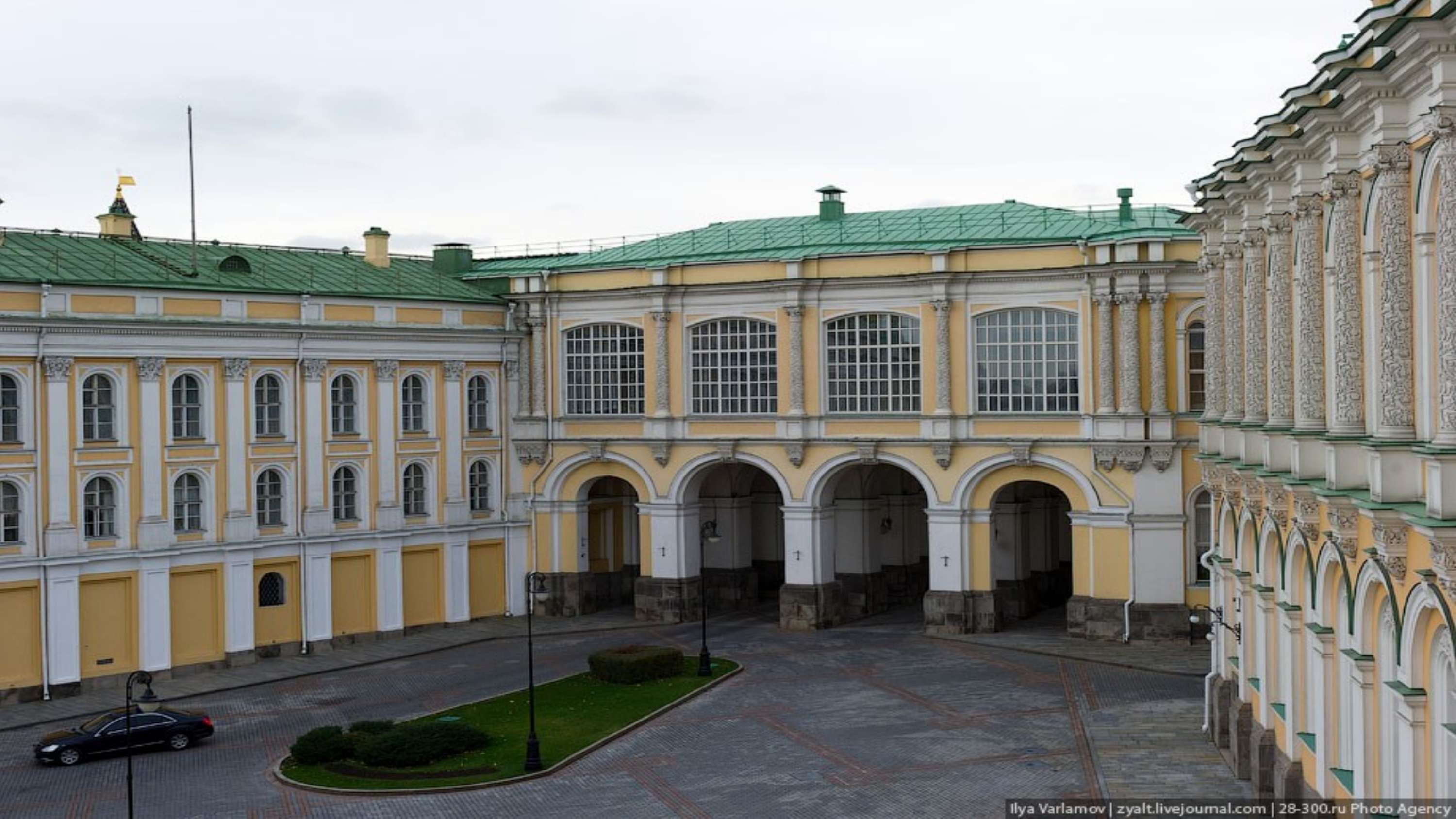 kremlin, sky, building exterior, the past, palace, history, city, entrance, day, window, cloud - sky, government, no people, nature, arch, courtyard, architecture, HD Wallpaper