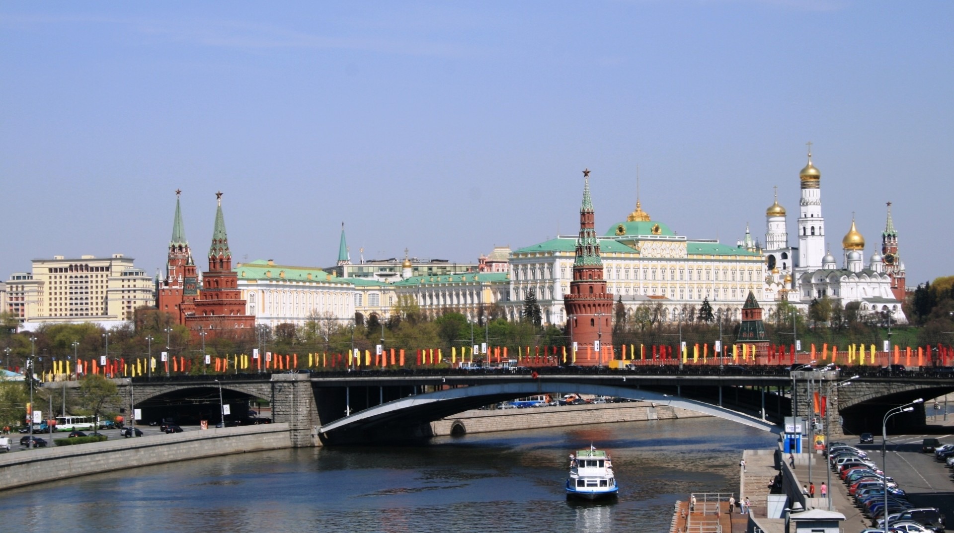 building, water, outdoors, day, clear sky, connection, building exterior, waterfront, sky, embankment, arch bridge, river, 1080P, flags, cityscape, architecture, HD Wallpaper