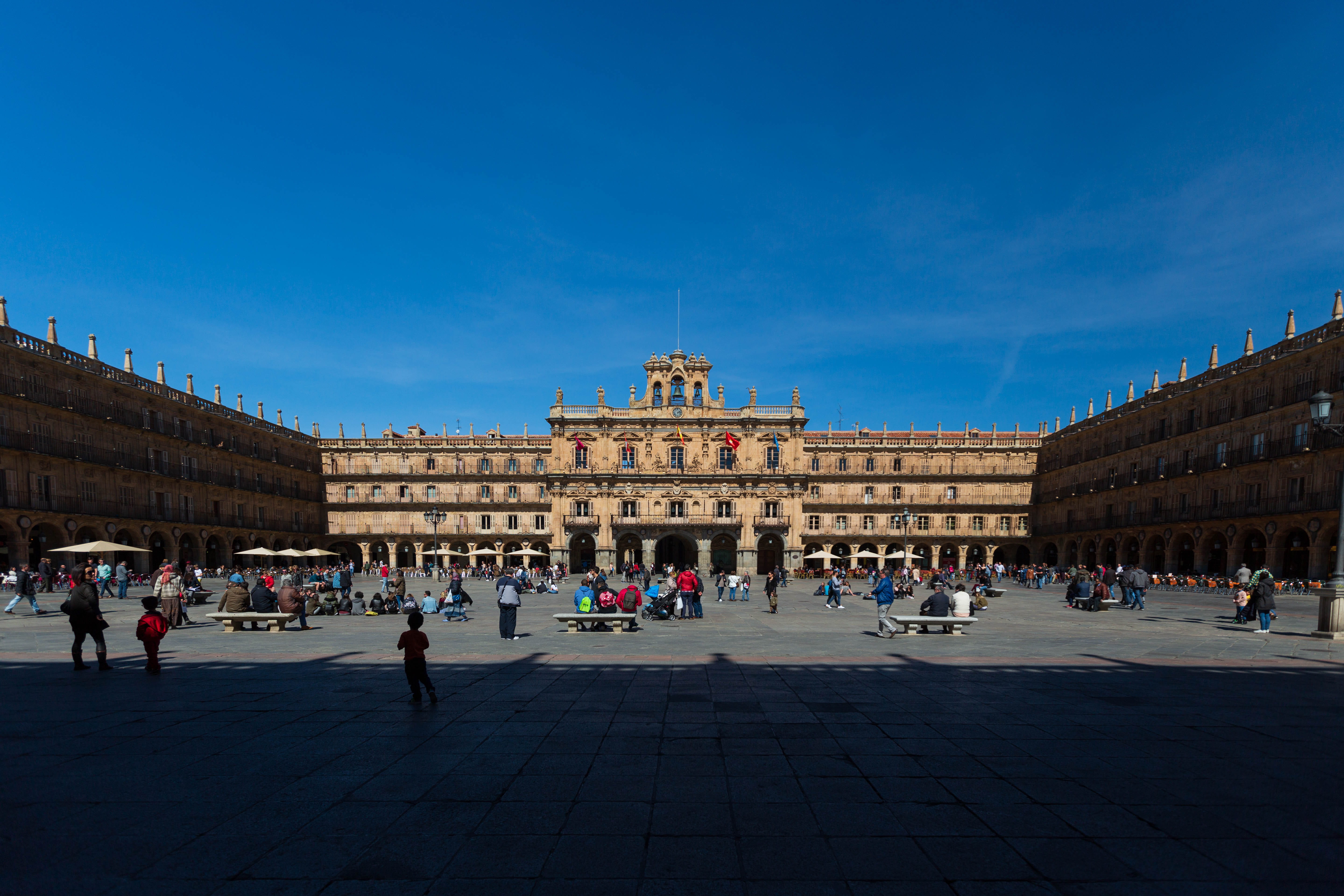 tourism, crowd, travel, the past, salamanca, 5K, history, group of people, sky, city, blue, women, spain, real people, architecture, tourist, plaza mayor, HD Wallpaper