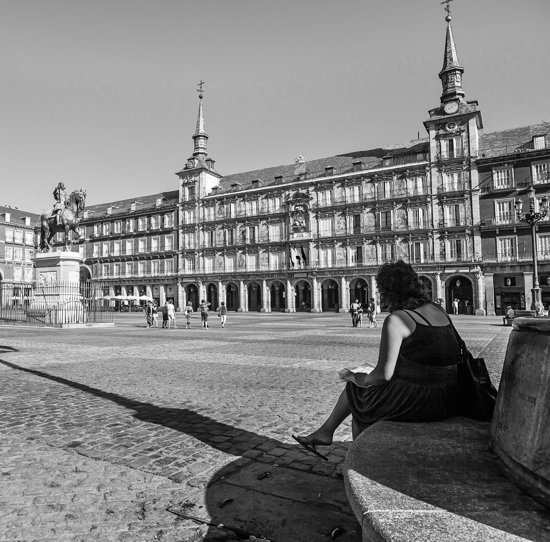 sitting, history, the past, urban, city, spain, building, arcades, tourism, one person, travel destinations, capital, real people, Plaza Mayor Madrid, nature, HD Wallpaper