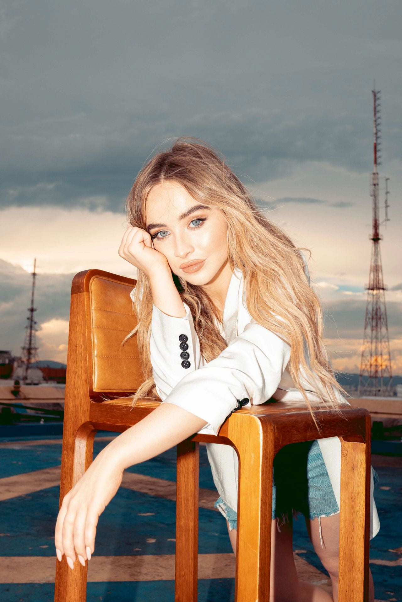 blonde, Sabrina Carpenter, rooftops, long hair, actress, women, blue eyes, 720P, Phone HD Wallpaper