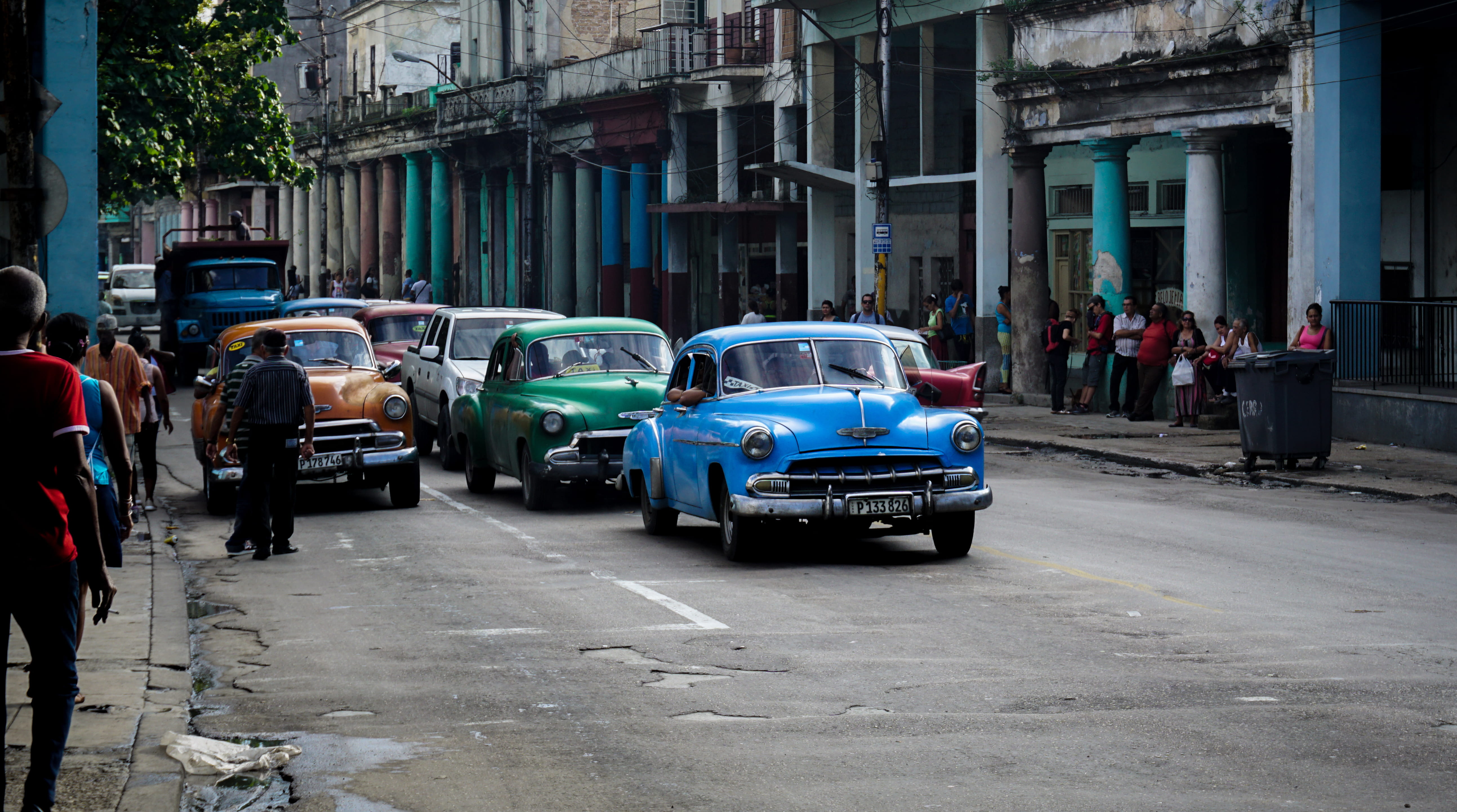 city street, building, road, real people, city life, taxi, land vehicle, day, cuba, architecture, group of people, vintage, colorfull, built structure, HD Wallpaper