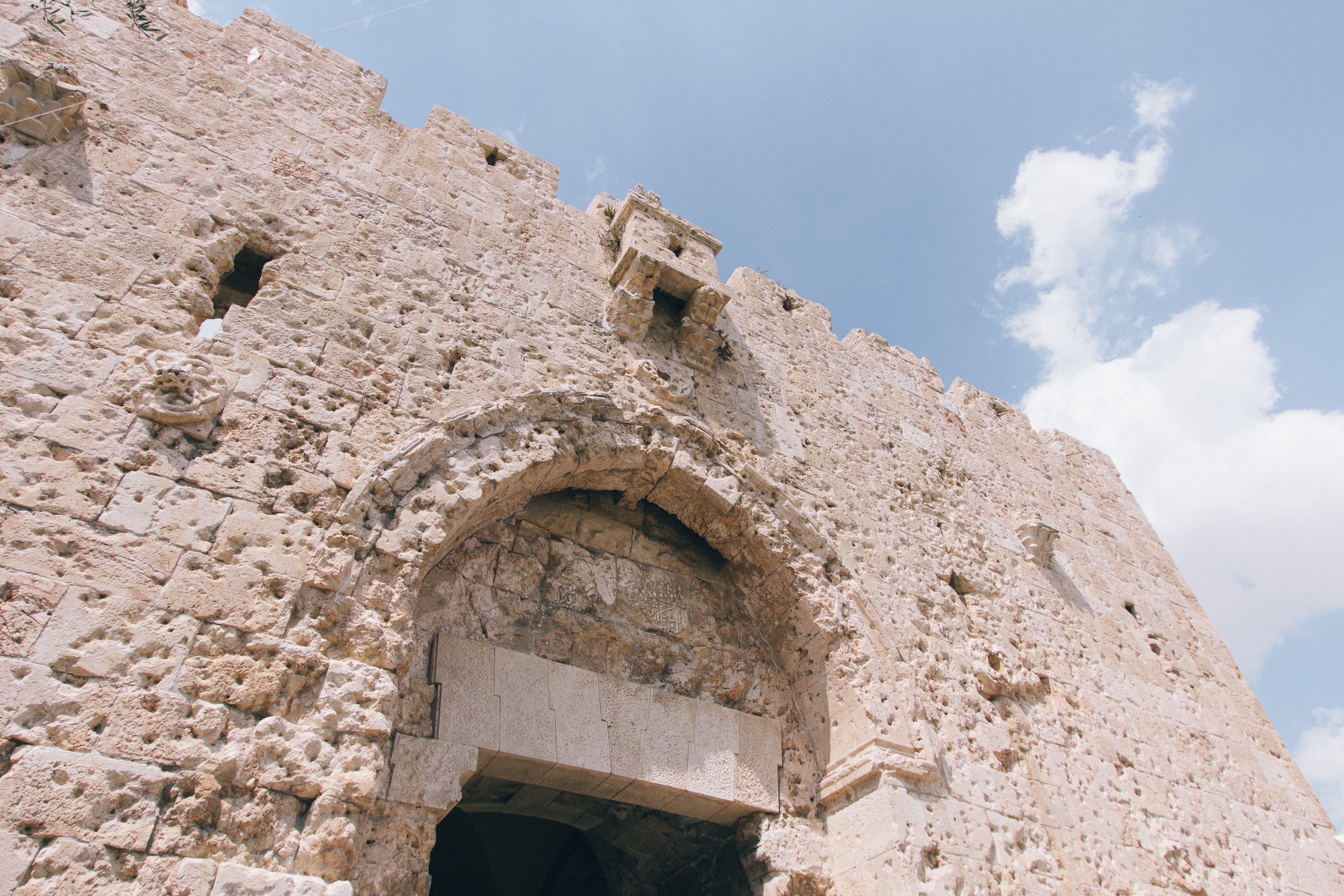 stone, building exterior, low angle view, built structure, wall, no people, architecture, ancient, tourism, fighting, history, ancient civilization, war, HD Wallpaper