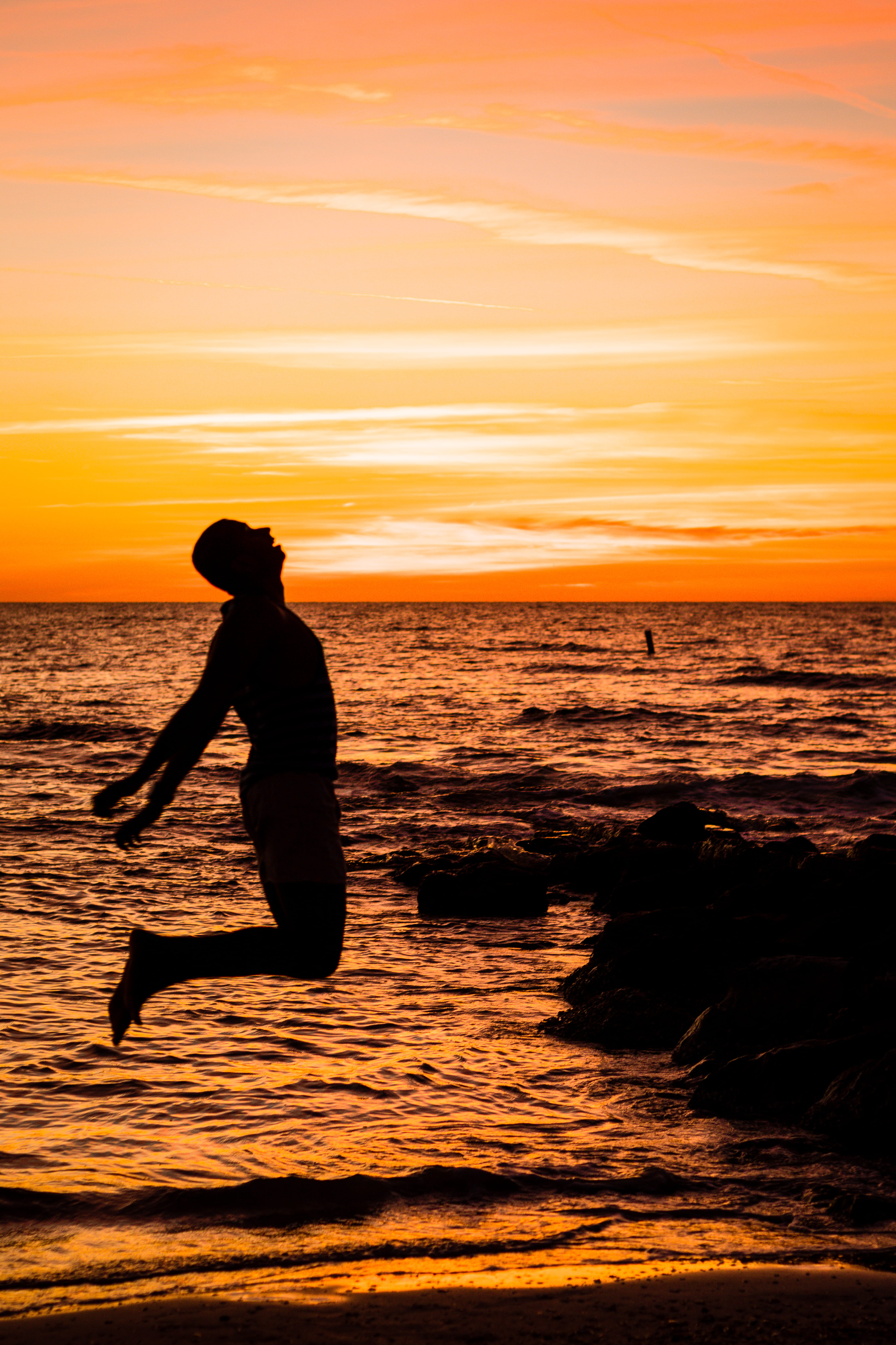 jump shot, sky, landscape, silhouetted, one person, men, horizon, nature, recreation, 5K, waves, person, beach, horizon over water, water, Phone HD Wallpaper