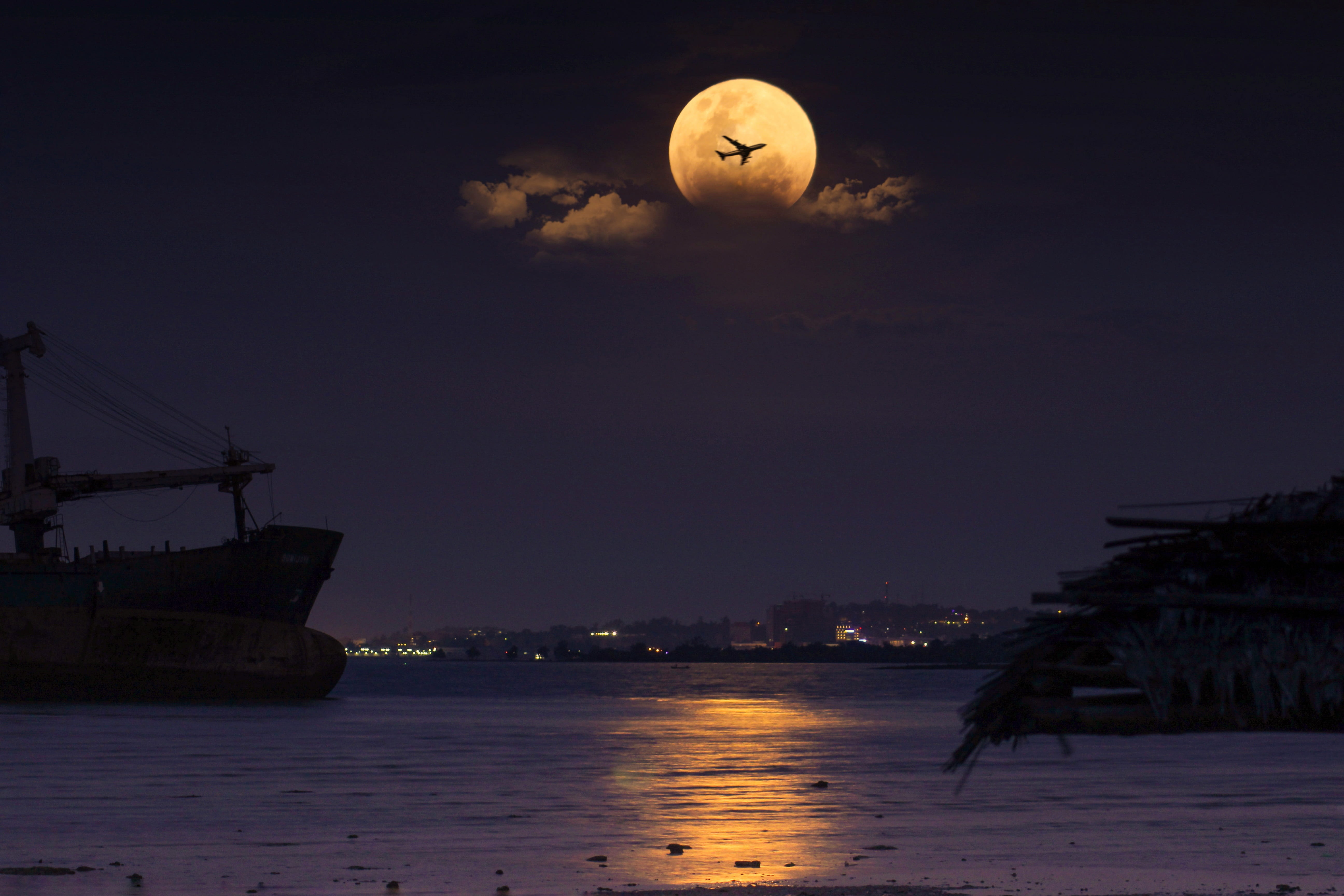 planetary moon, full, outdoors, silhouetted, water, 5K, transportation, dusk, moonlight, sea, beach, airplane, astronomy, beauty in nature, no people, HD Wallpaper