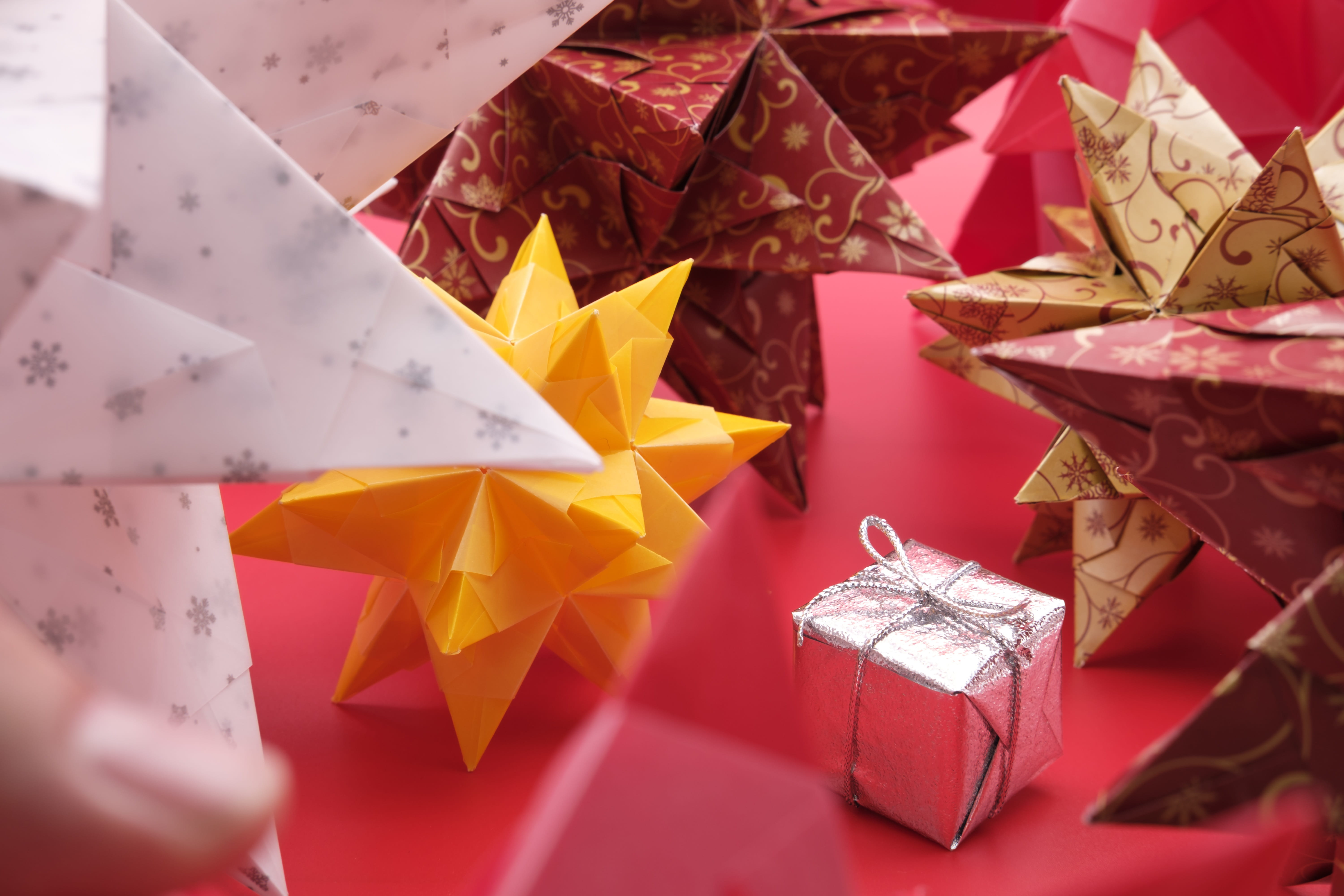 no people, bascetta, star, give, map, art and craft, red, multi colored, high angle view, christmas, silver colored, 5K, yellow, craft, indoors, creativity, HD Wallpaper